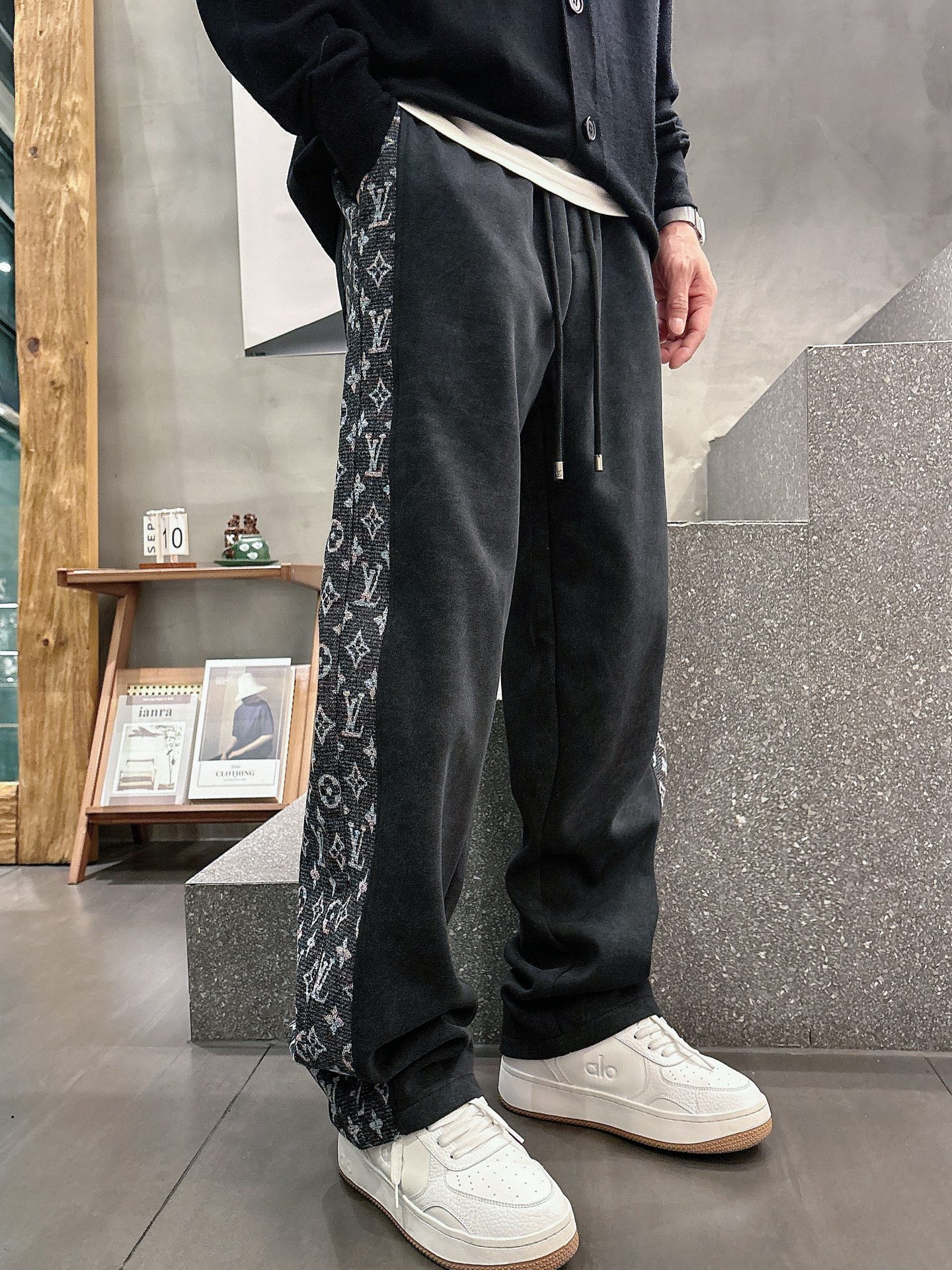 Louis Vuitton Basic Clothing M-l-xl