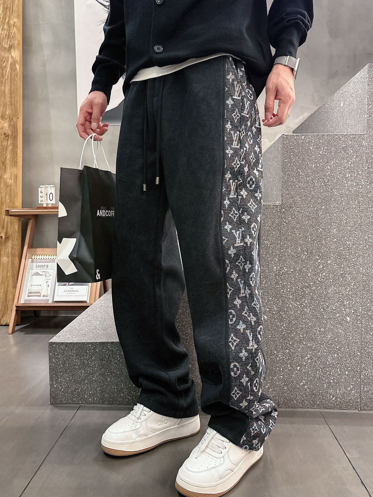 Louis Vuitton Basic Clothing M-l-xl