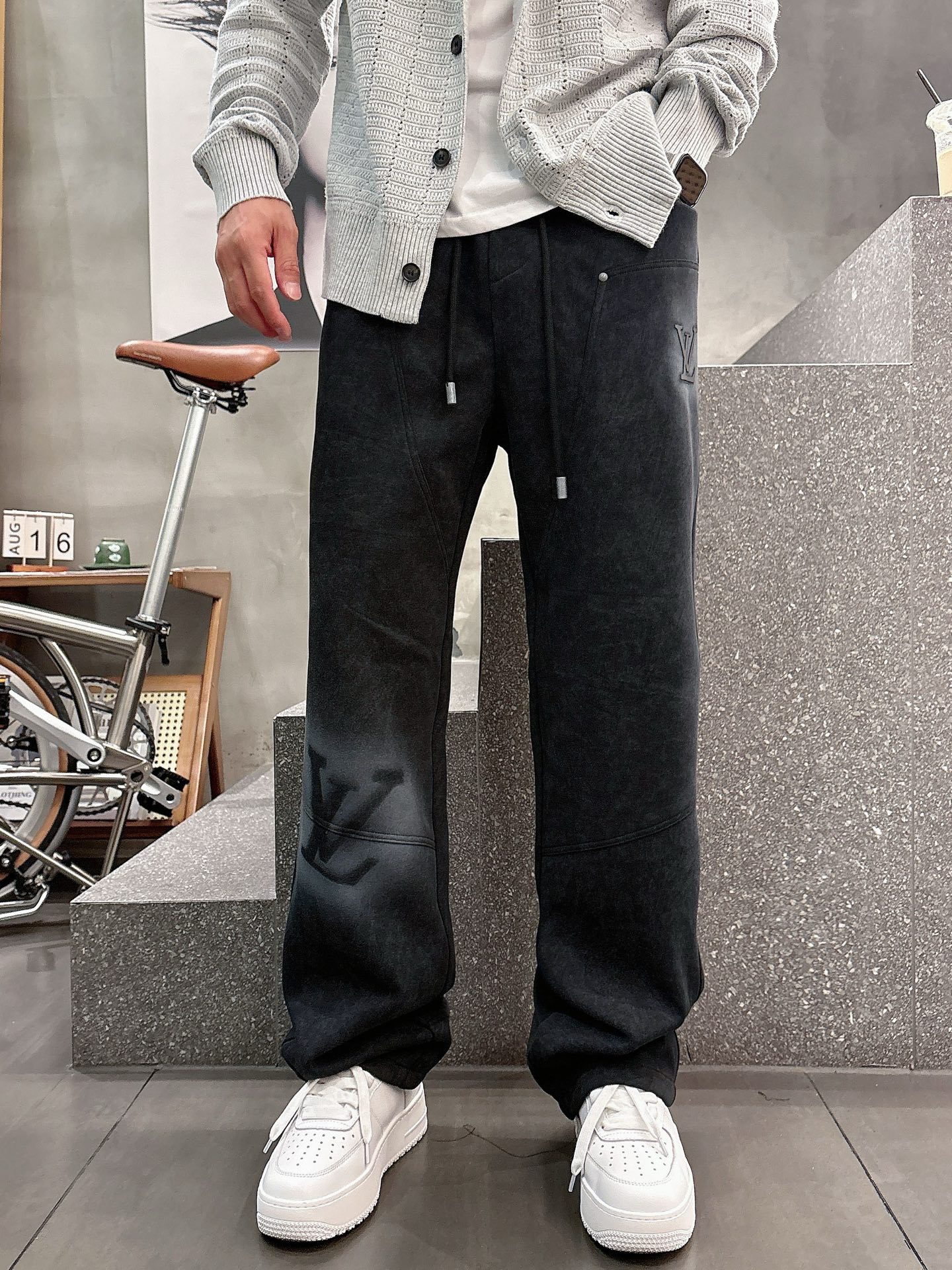 Louis Vuitton Basic Clothing M-l-xl