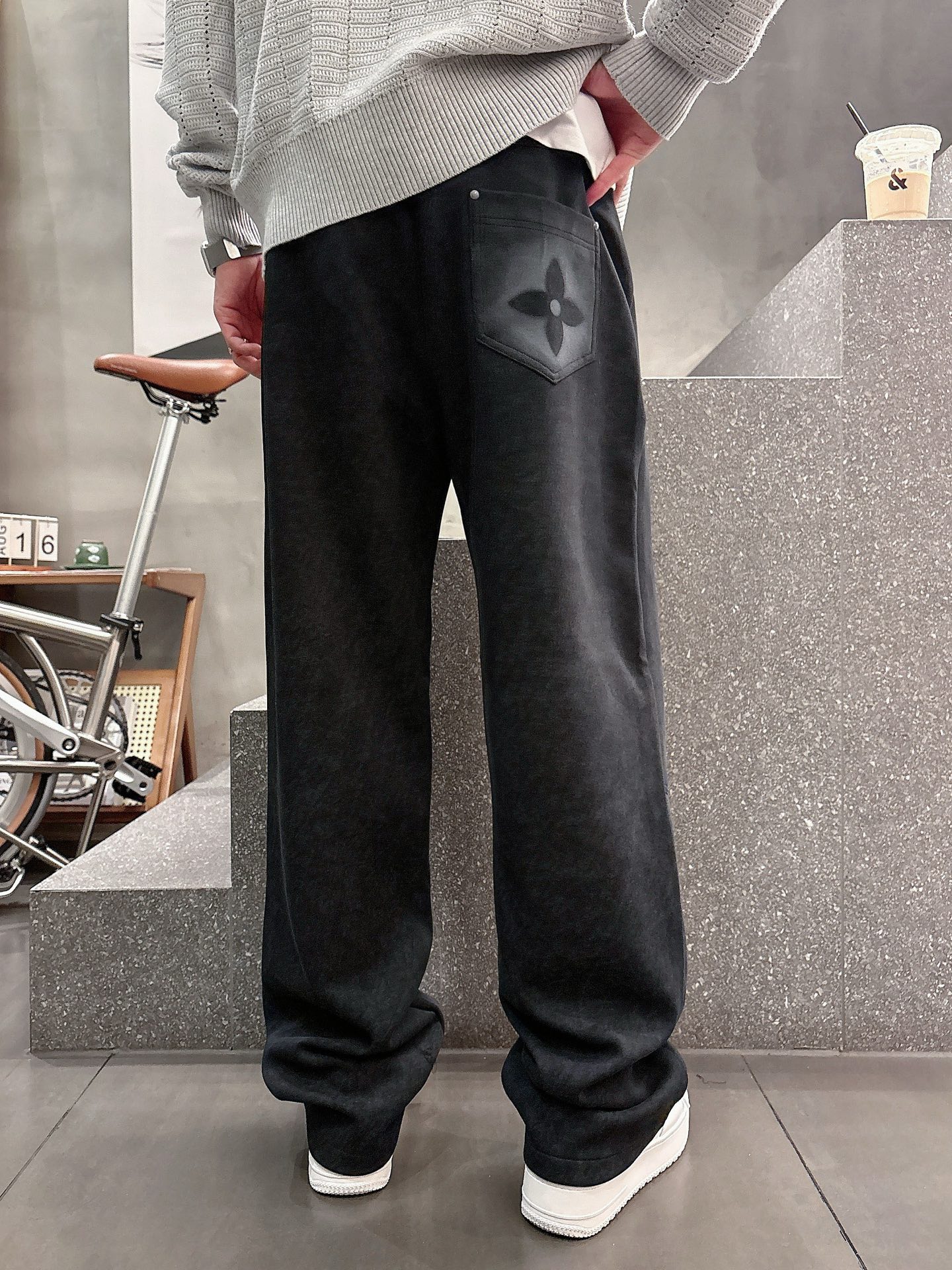 Louis Vuitton Basic Clothing M-l-xl