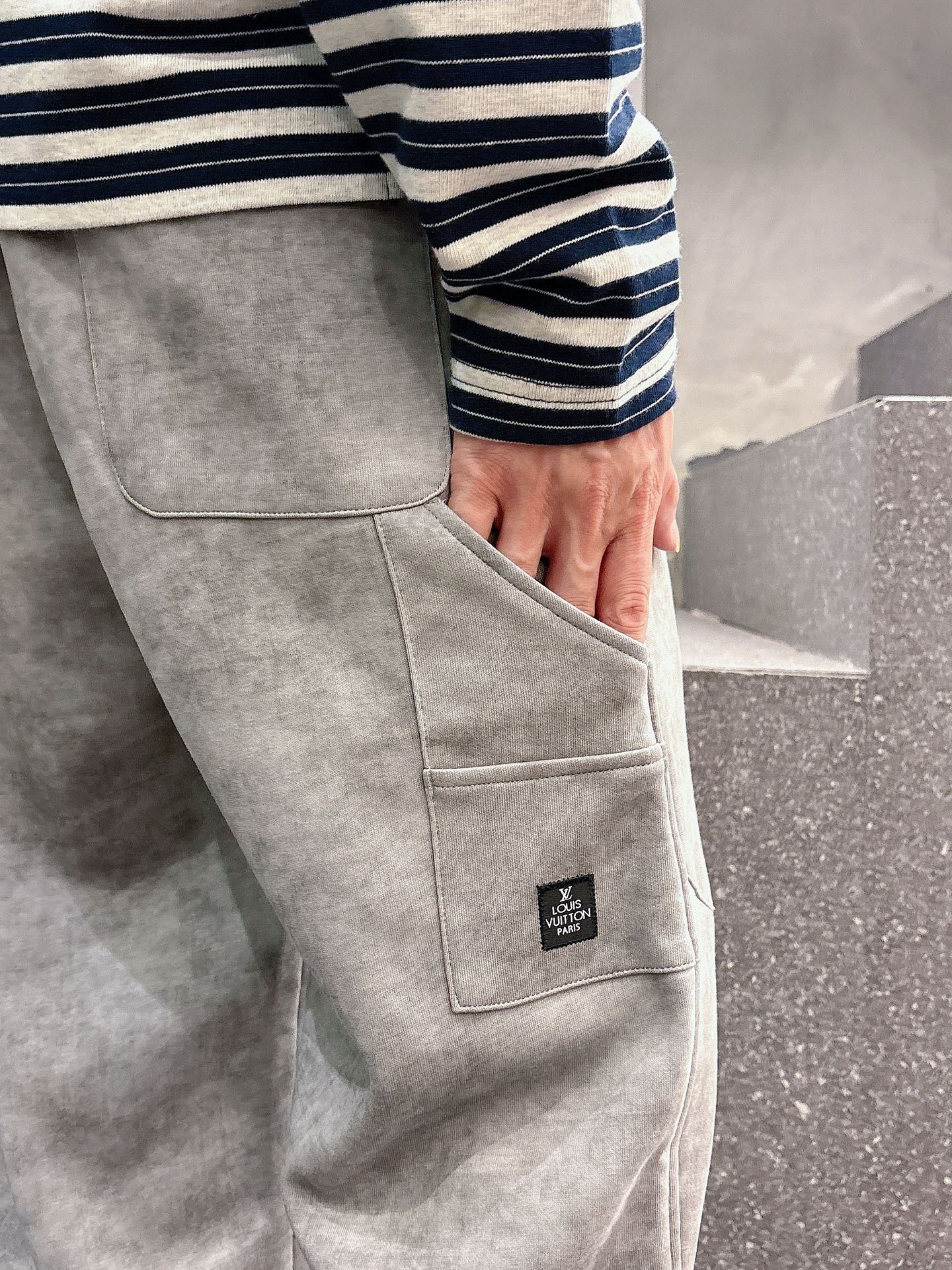 Louis Vuitton Basic Clothing M-l-xl