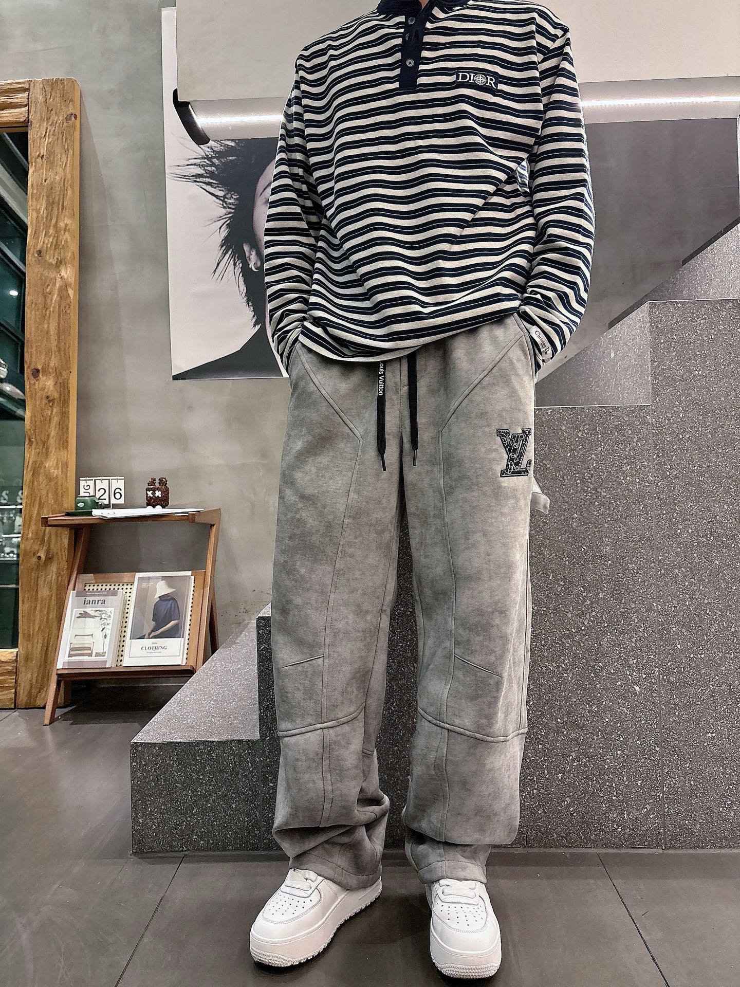 Louis Vuitton Basic Clothing M-l-xl