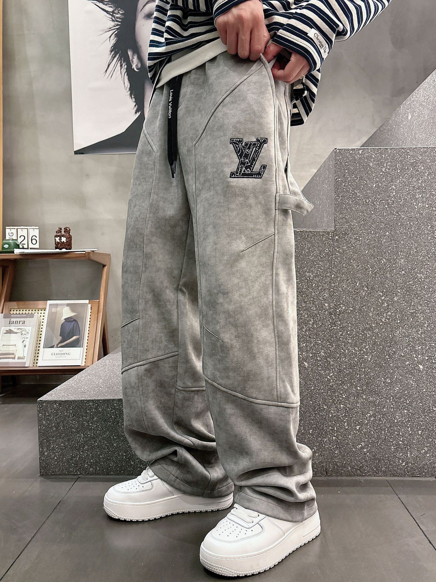 Louis Vuitton Basic Clothing M-l-xl