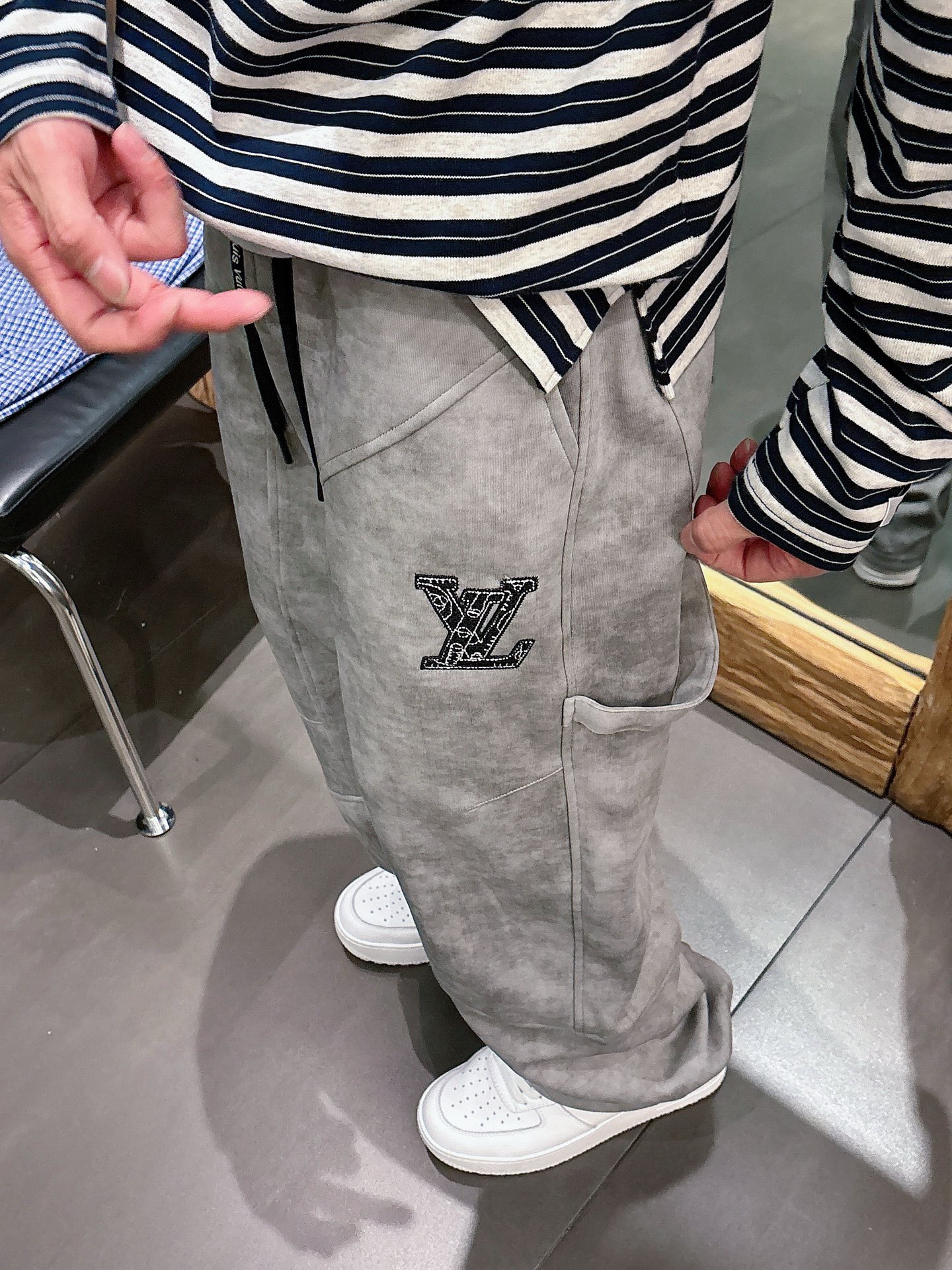 Louis Vuitton Basic Clothing M-l-xl
