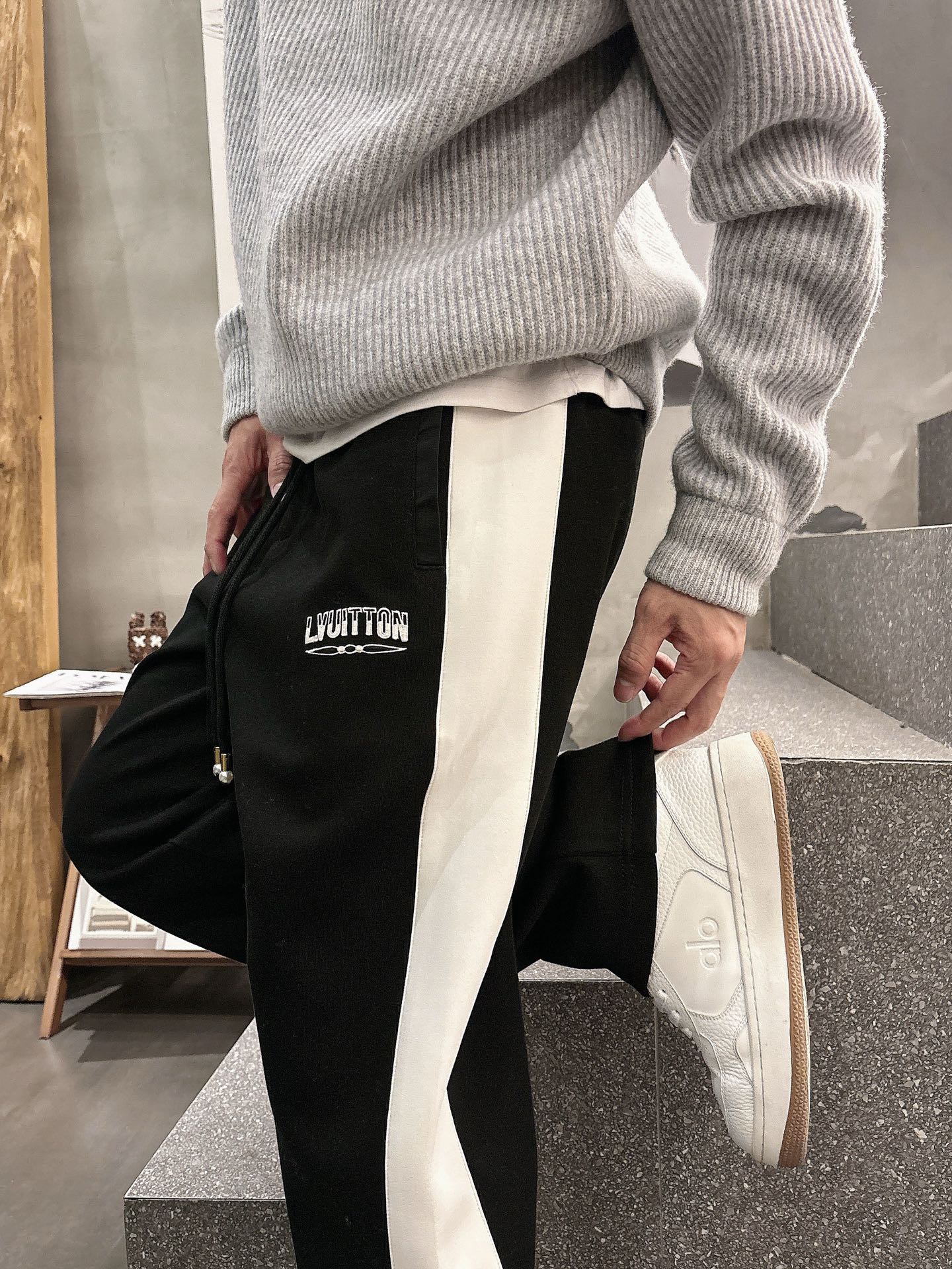 Louis Vuitton Basic Clothing M-l-xl