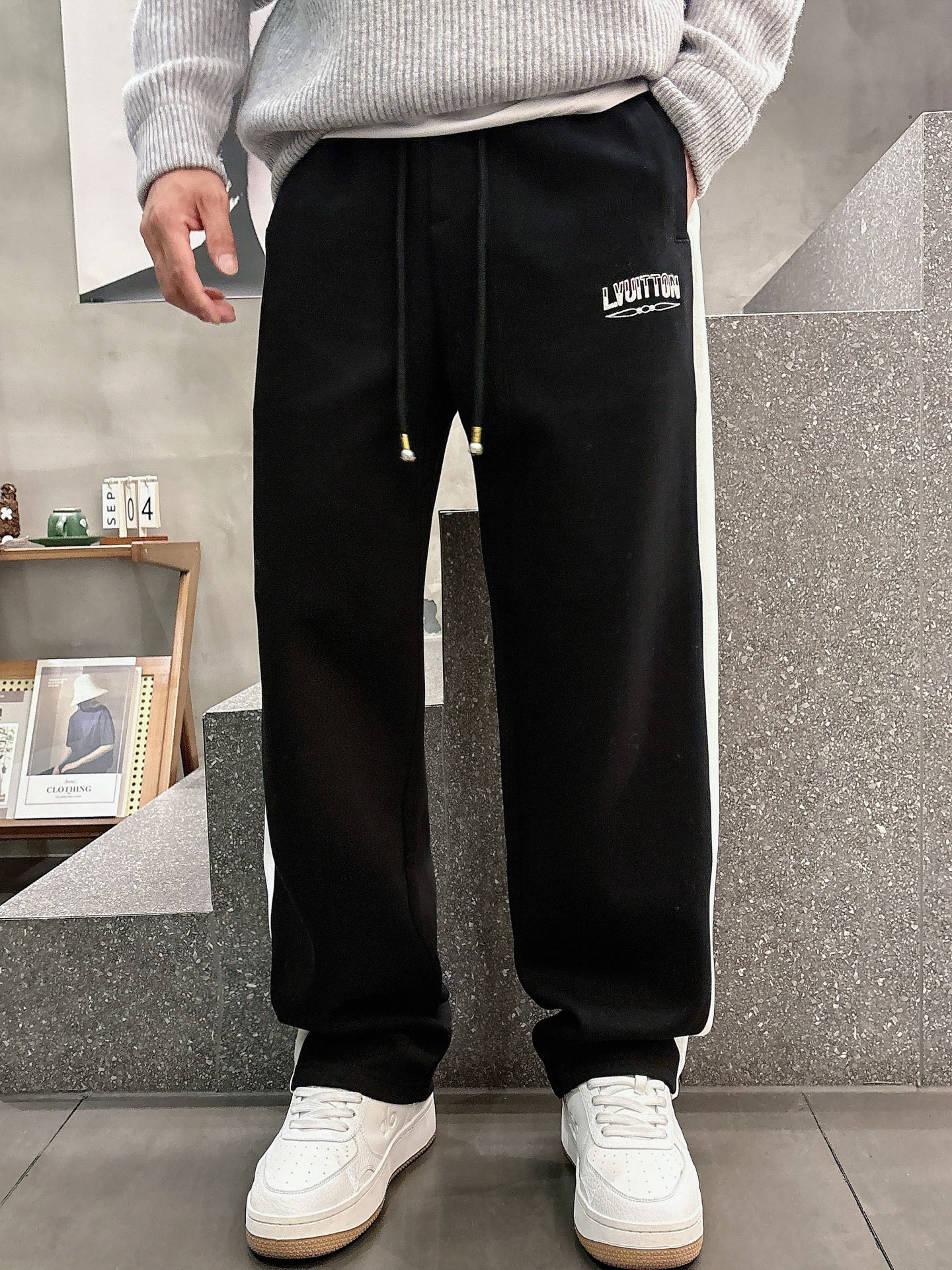 Louis Vuitton Basic Clothing M-l-xl