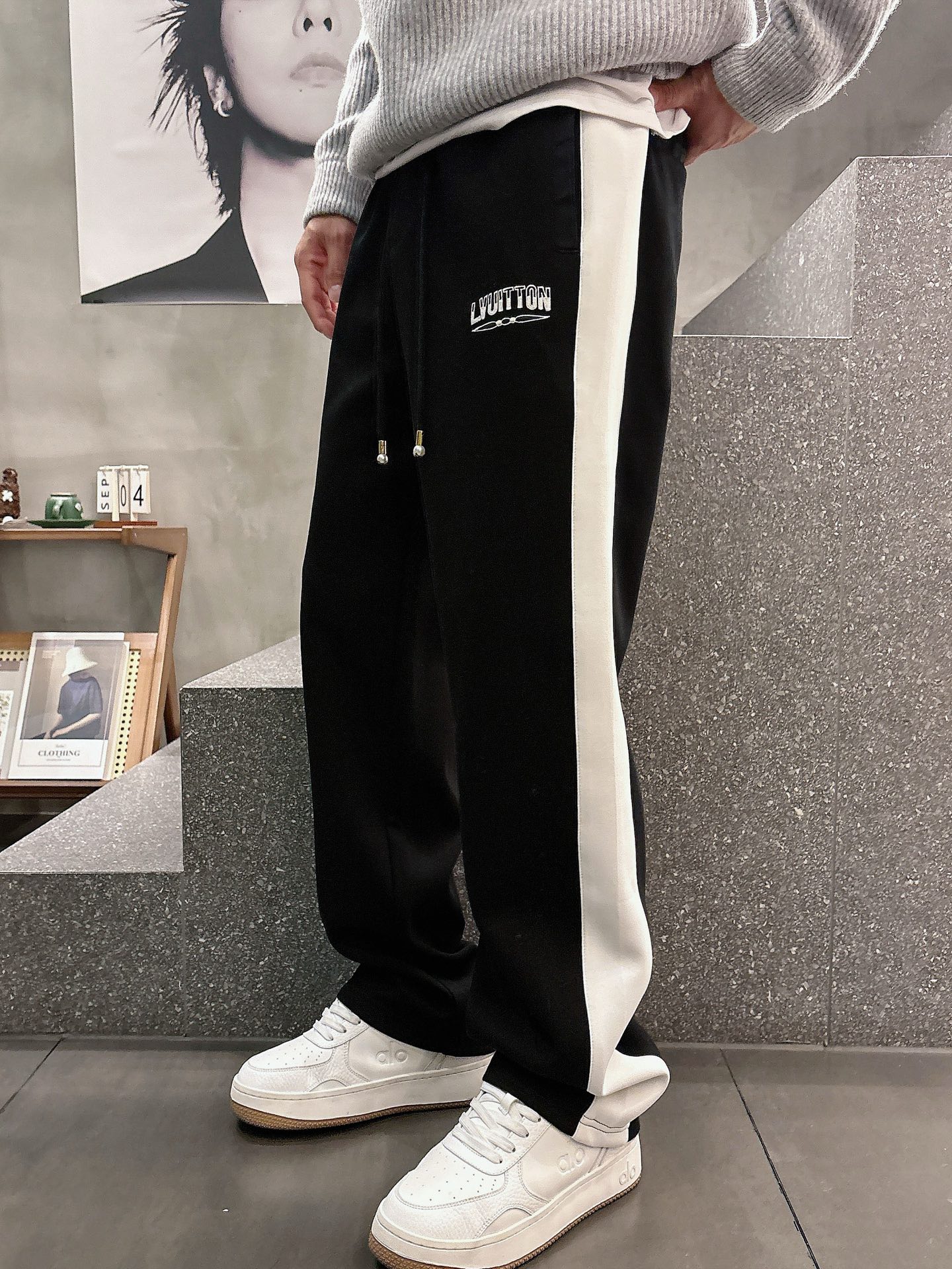 Louis Vuitton Basic Clothing M-l-xl