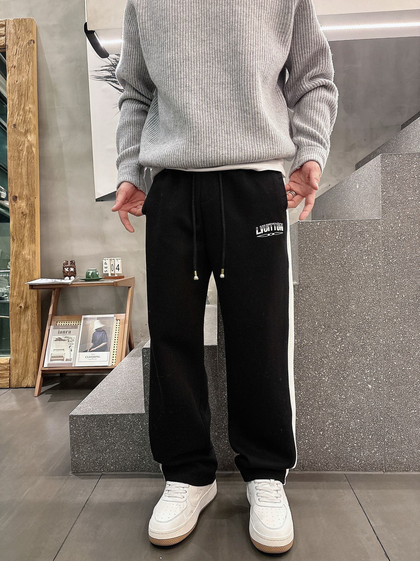 Louis Vuitton Basic Clothing M-l-xl