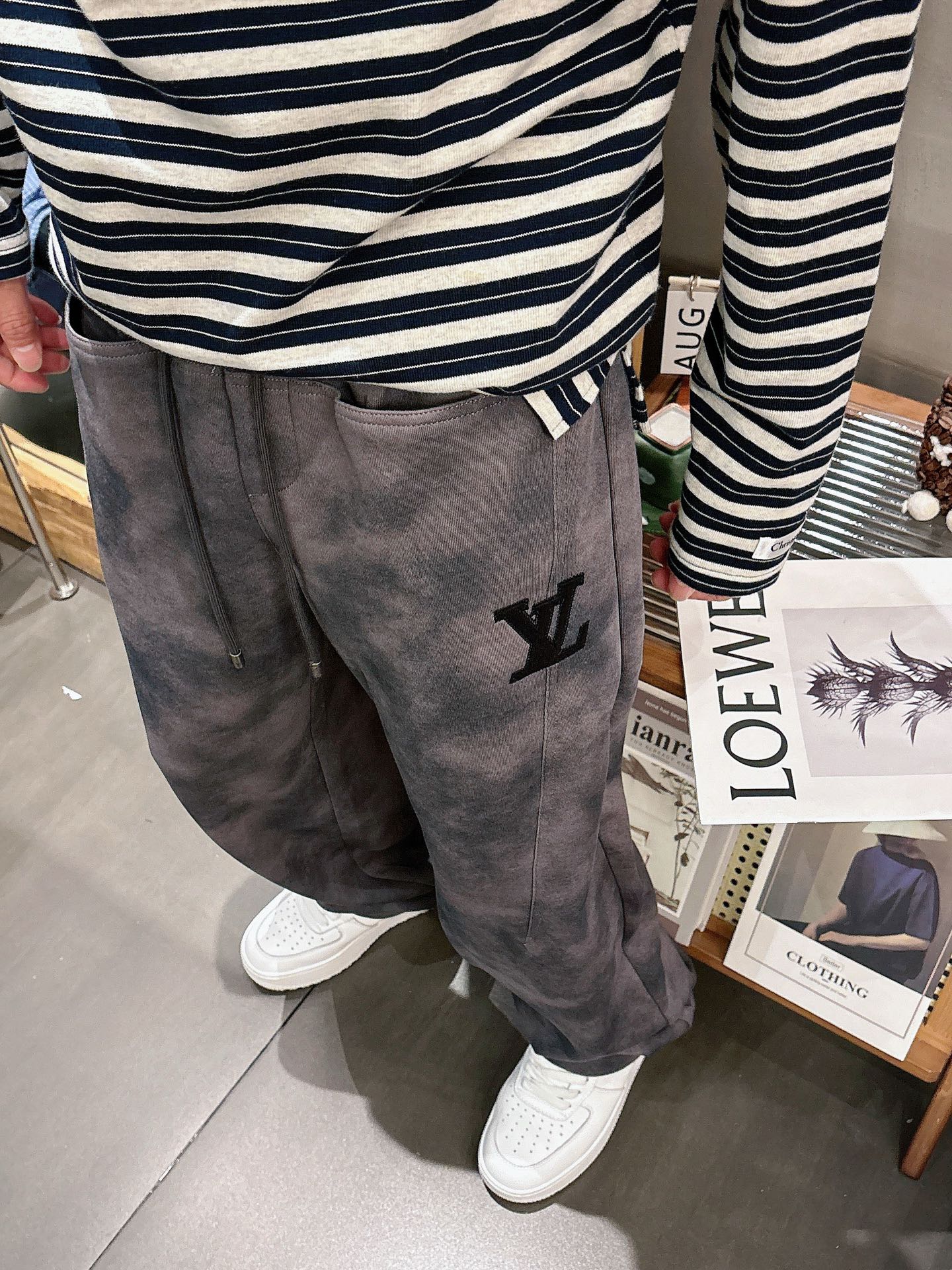Louis Vuitton Basic Clothing M-l-xl