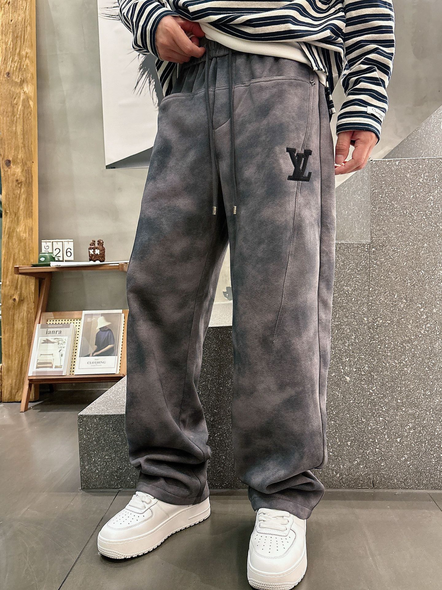 Louis Vuitton Basic Clothing M-l-xl