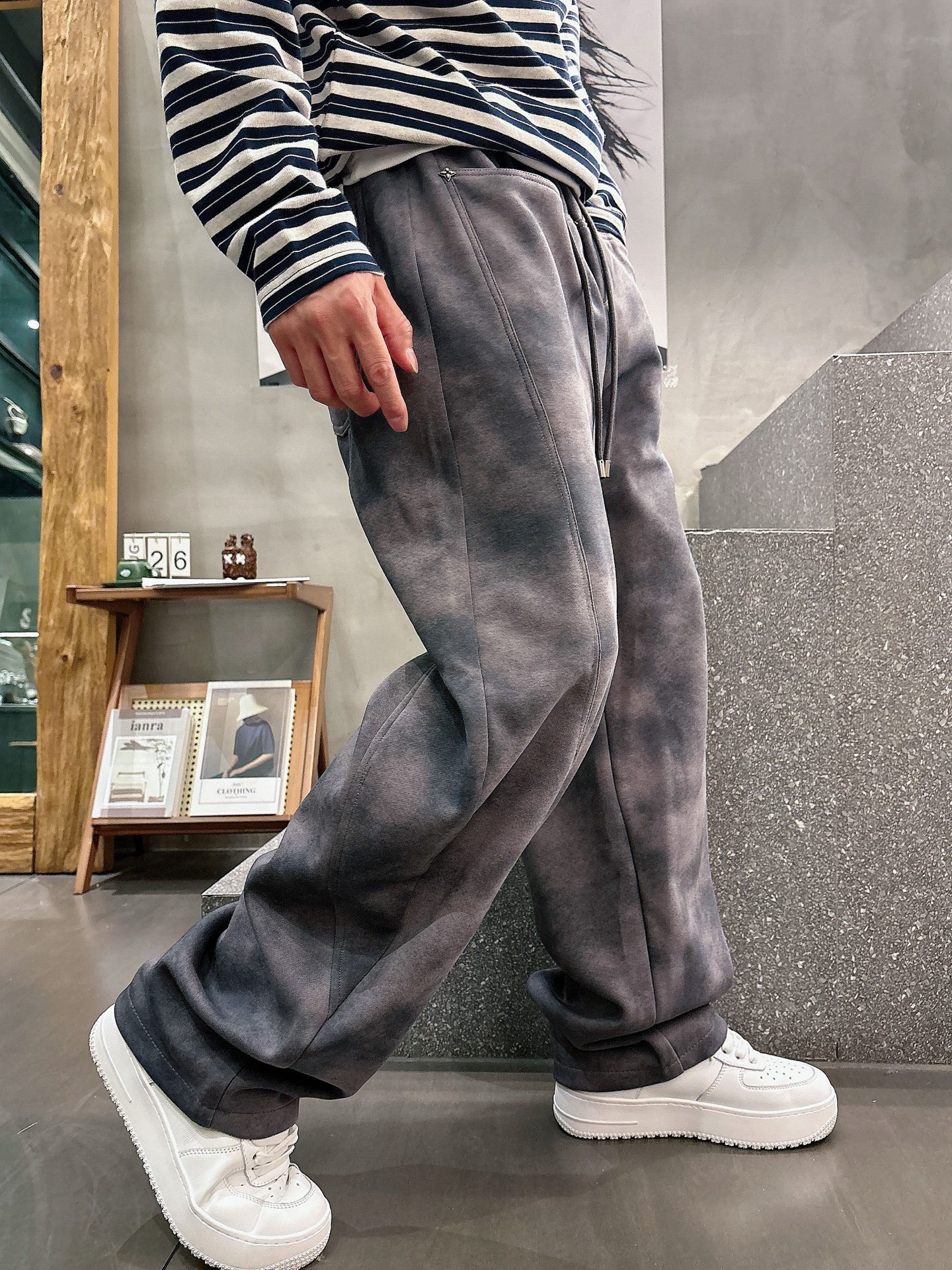 Louis Vuitton Basic Clothing M-l-xl