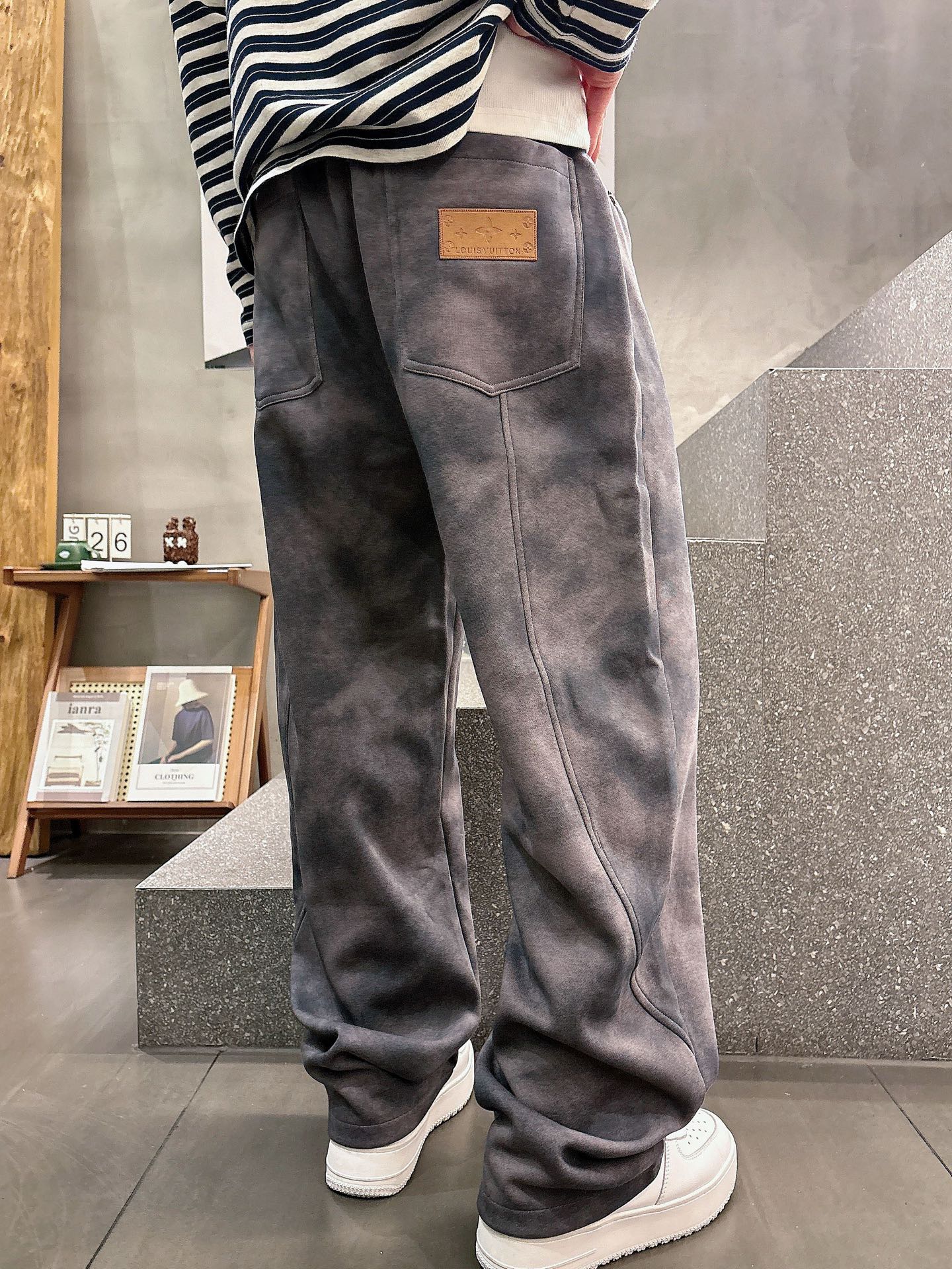Louis Vuitton Basic Clothing M-l-xl