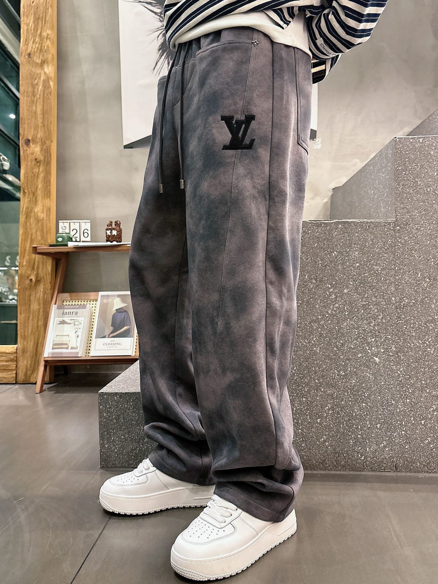 Louis Vuitton Basic Clothing M-l-xl