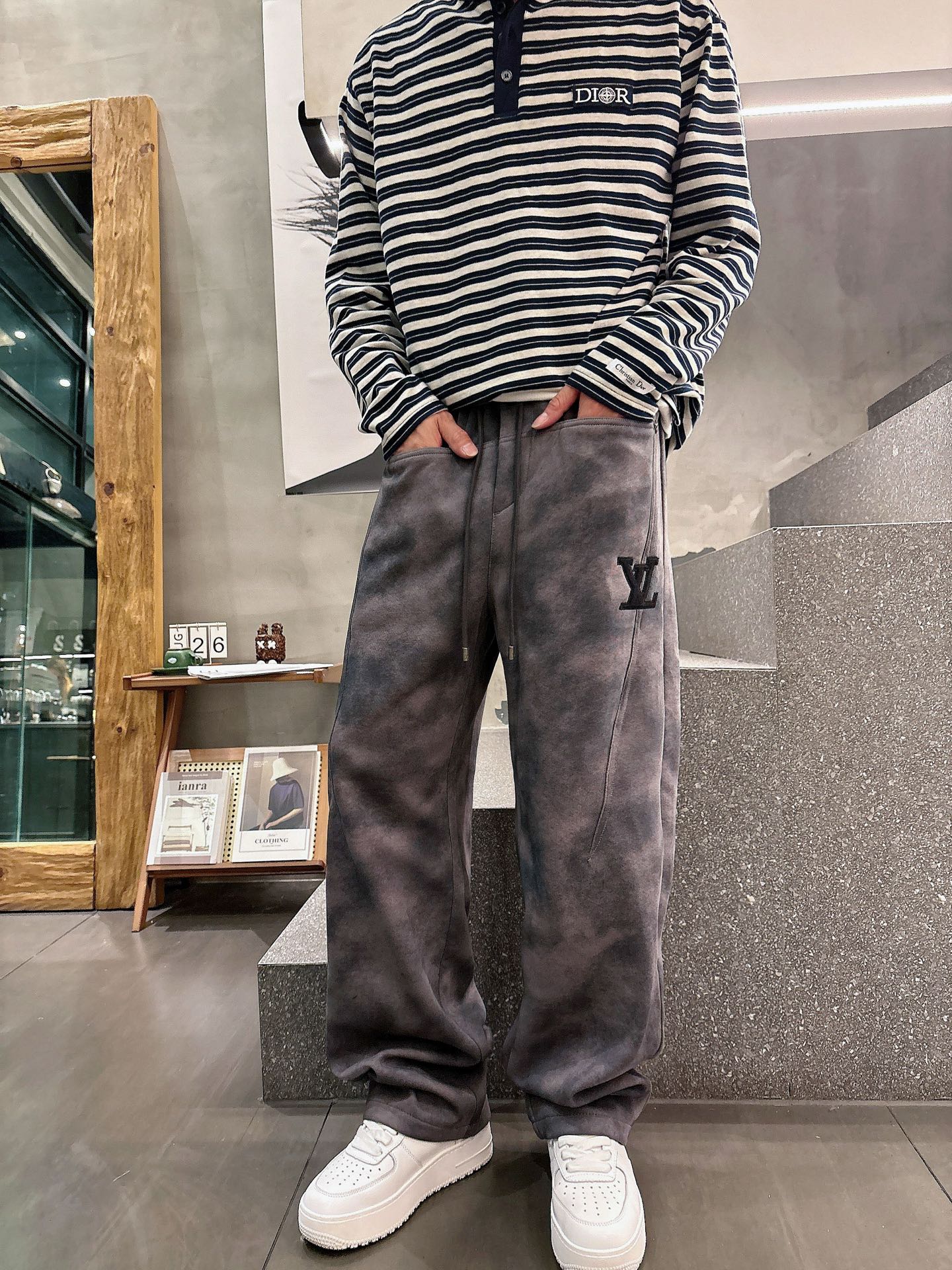 Louis Vuitton Basic Clothing M-l-xl