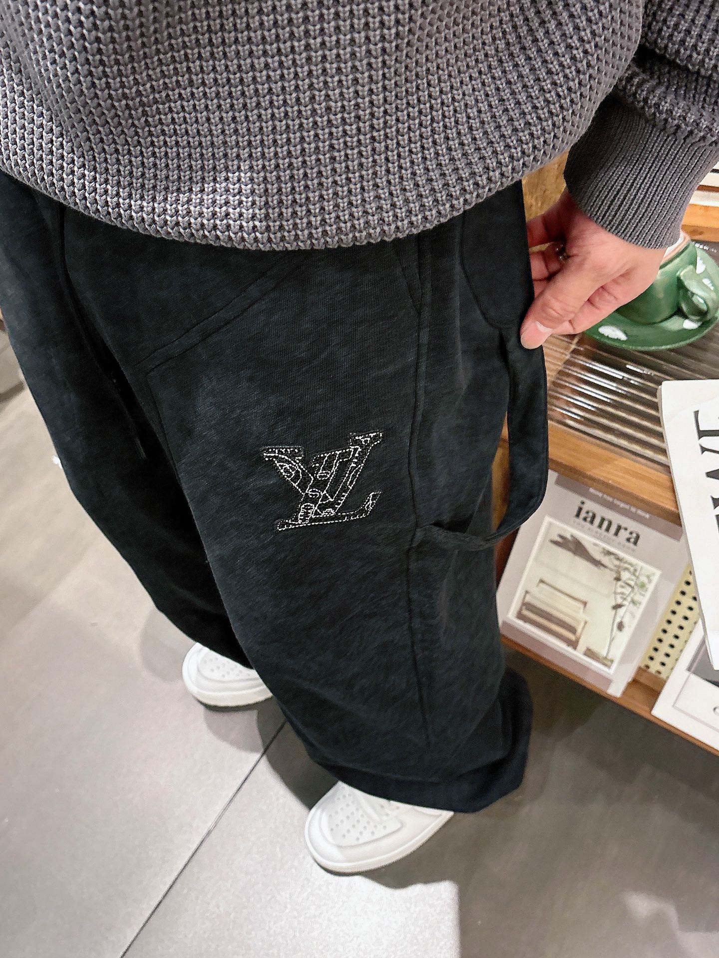 Louis Vuitton Basic Clothing M-l-xl