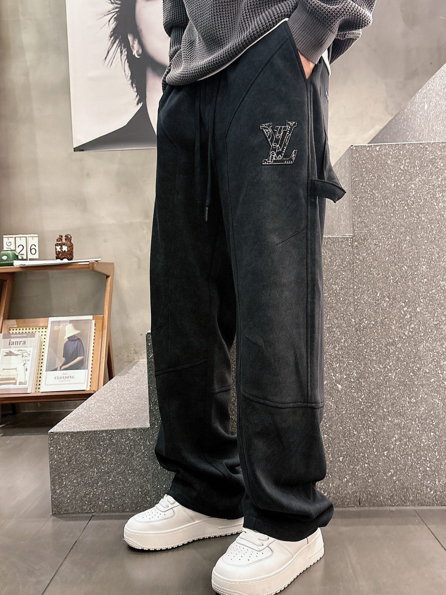 Louis Vuitton Basic Clothing M-l-xl