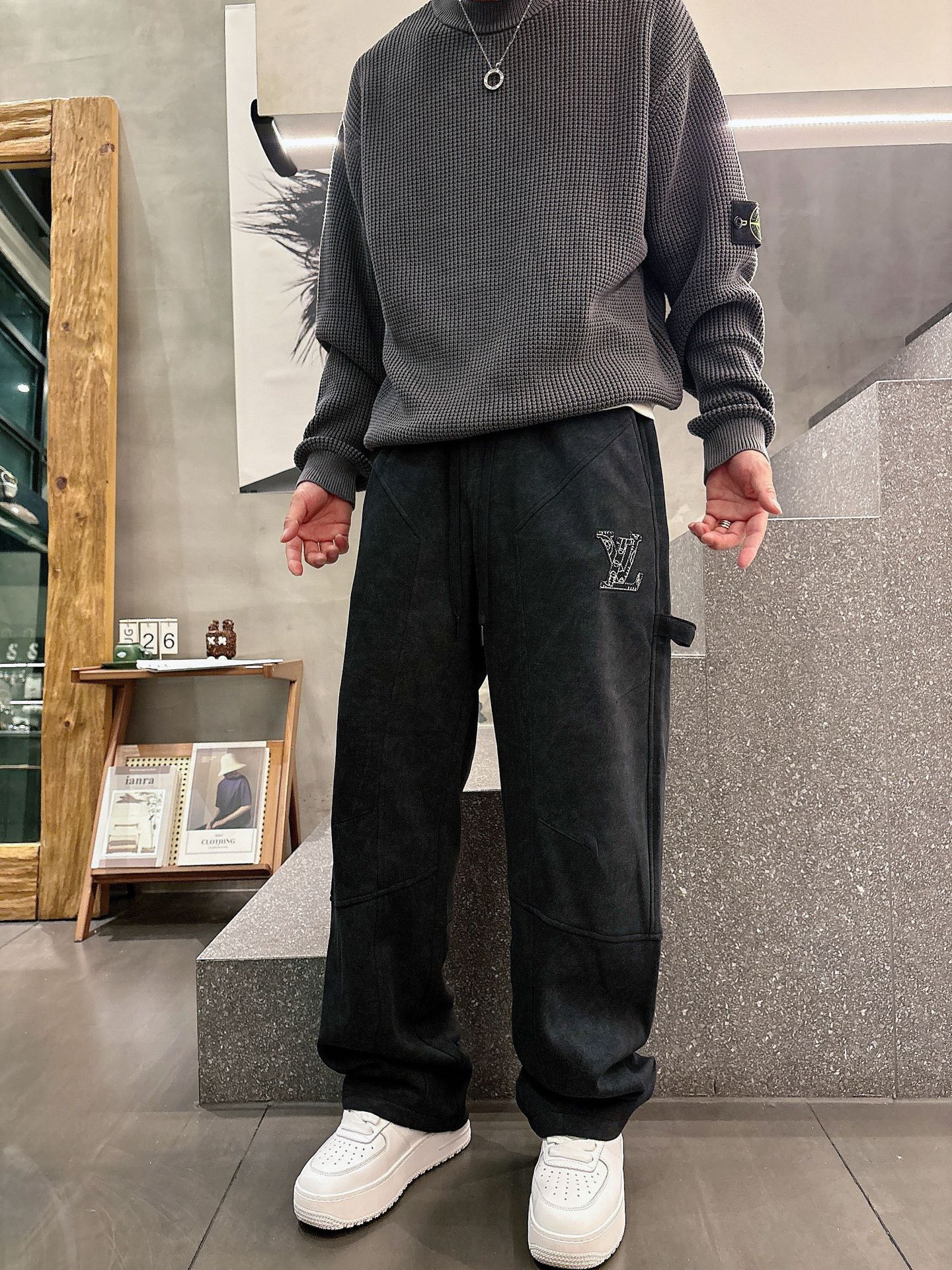 Louis Vuitton Basic Clothing M-l-xl
