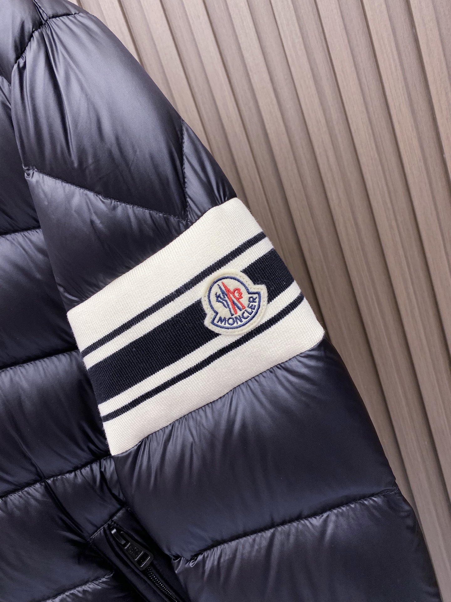 Moncler Down Jacket White Duck Down Black Hooded M-l