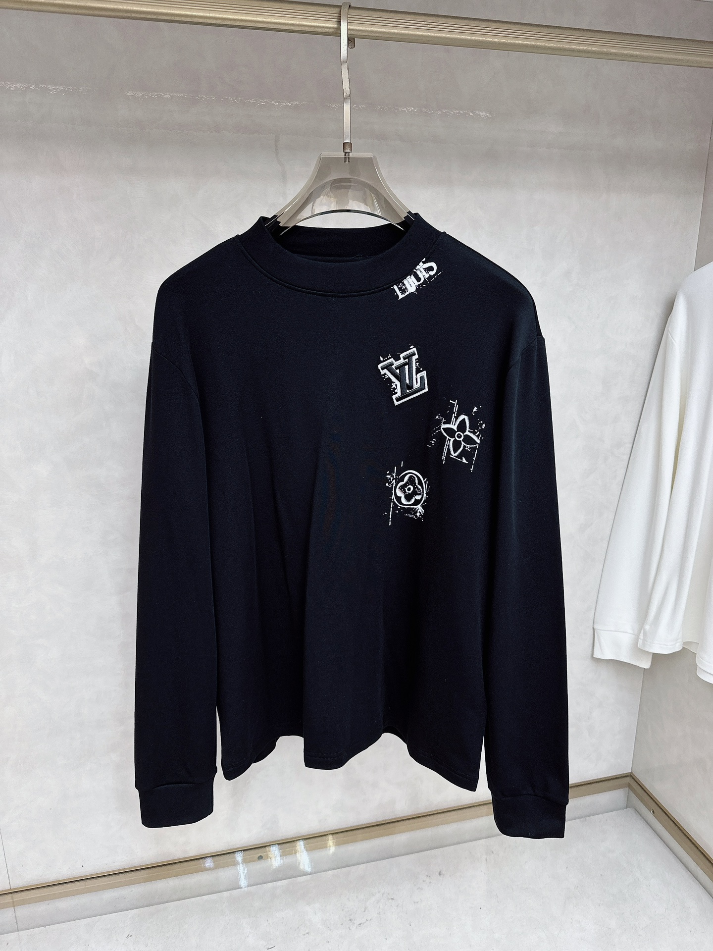 Louis Vuitton Basic Clothing S-l-xl
