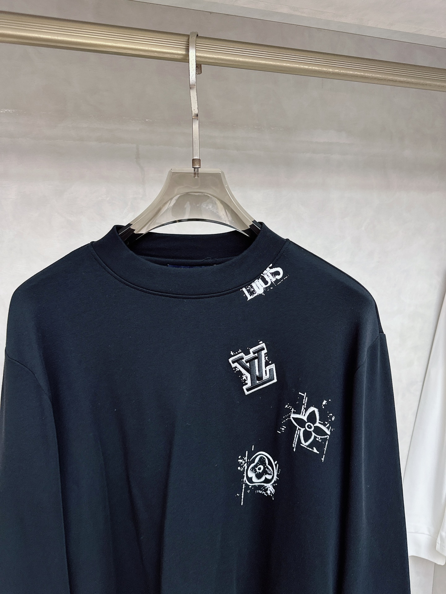 Louis Vuitton Basic Clothing S-l-xl
