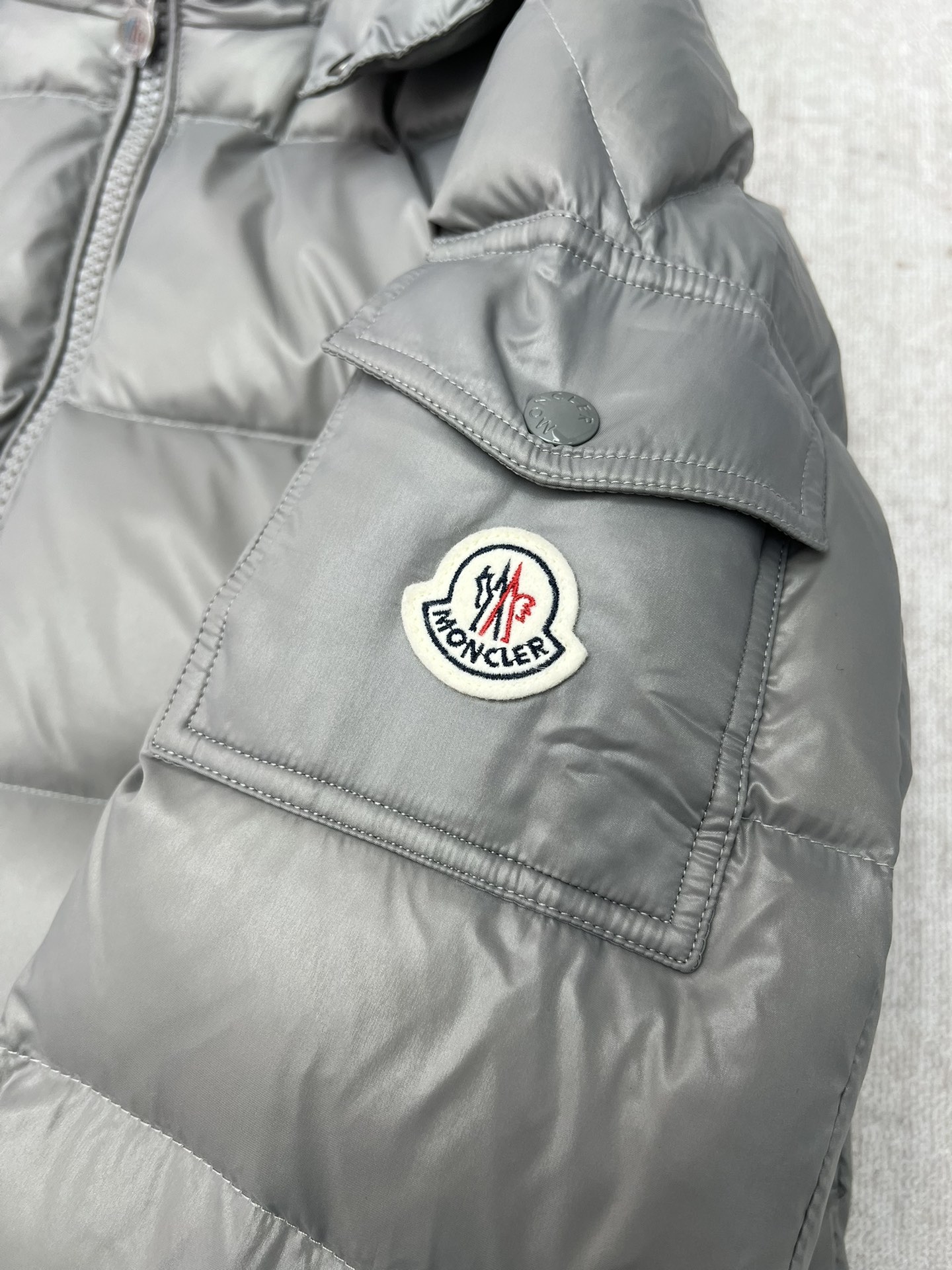Moncler Down Jacket S-m-l
