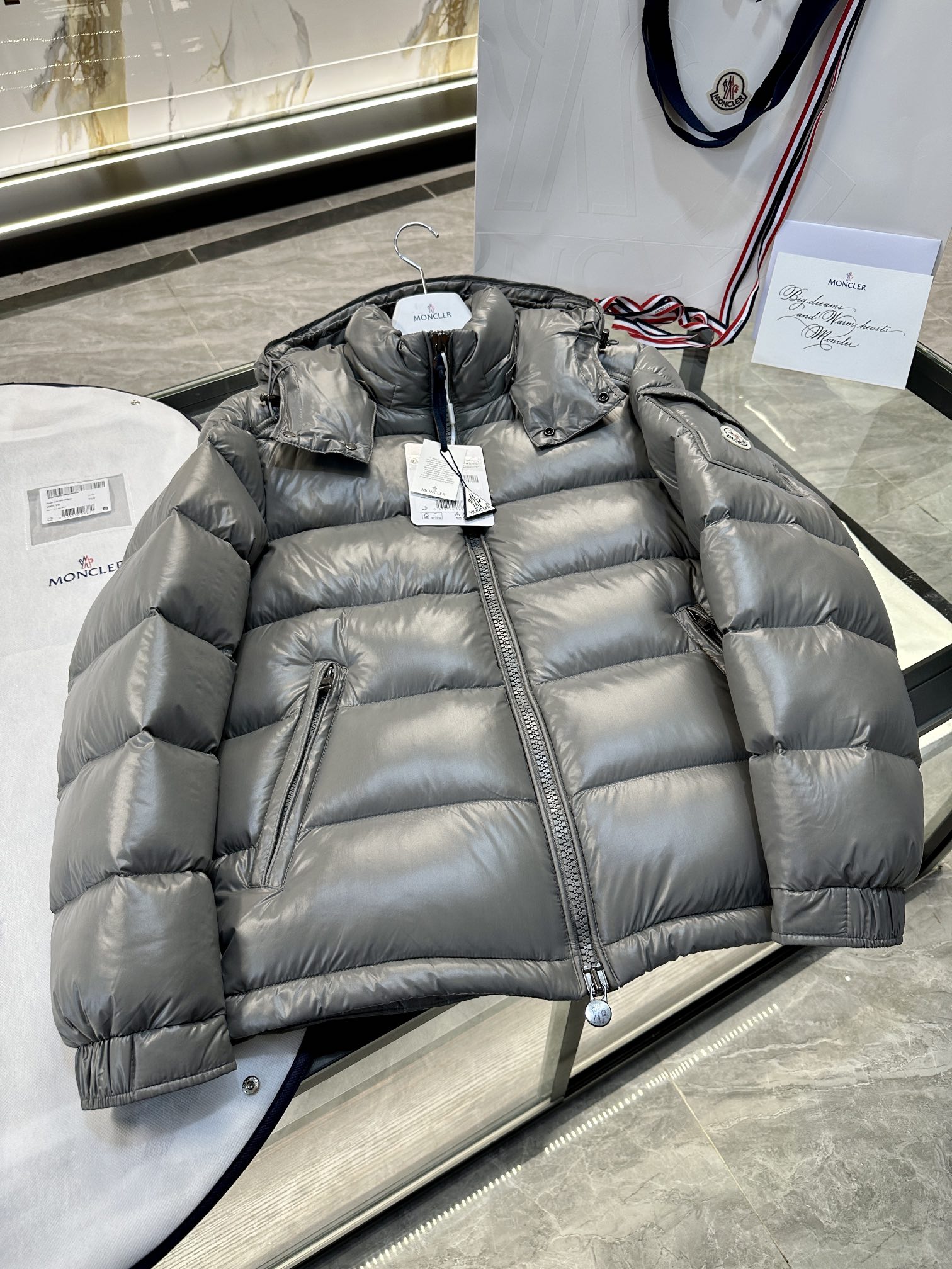 Moncler Basic Clothing Goose Down Gray M-l
