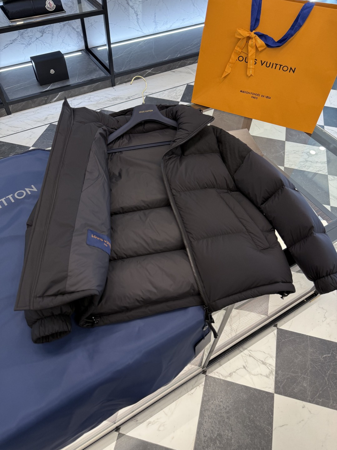 Louis Vuitton Down Jacket Hooded S-m-l