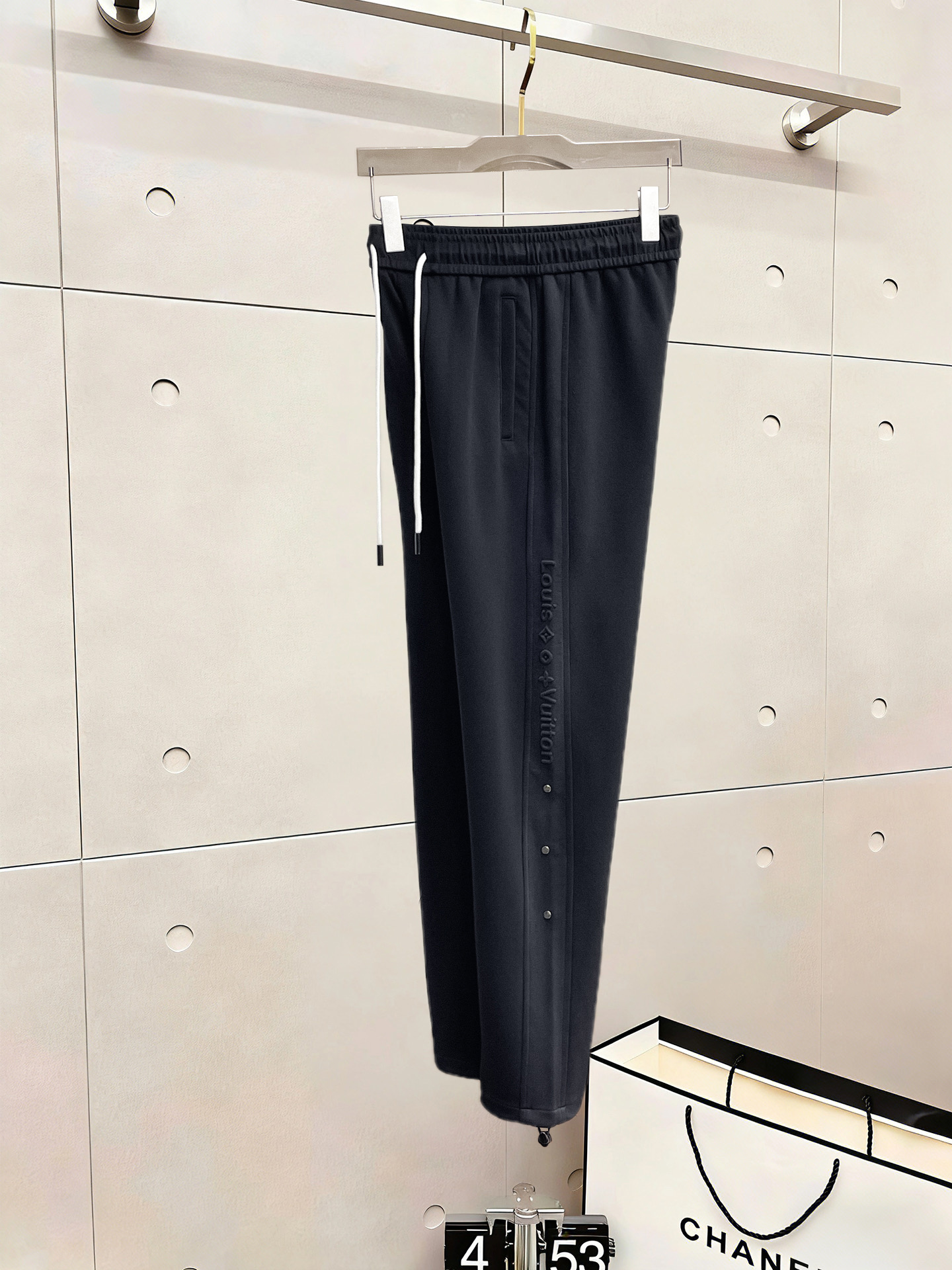 Louis Vuitton Basic Clothing M-l-xl