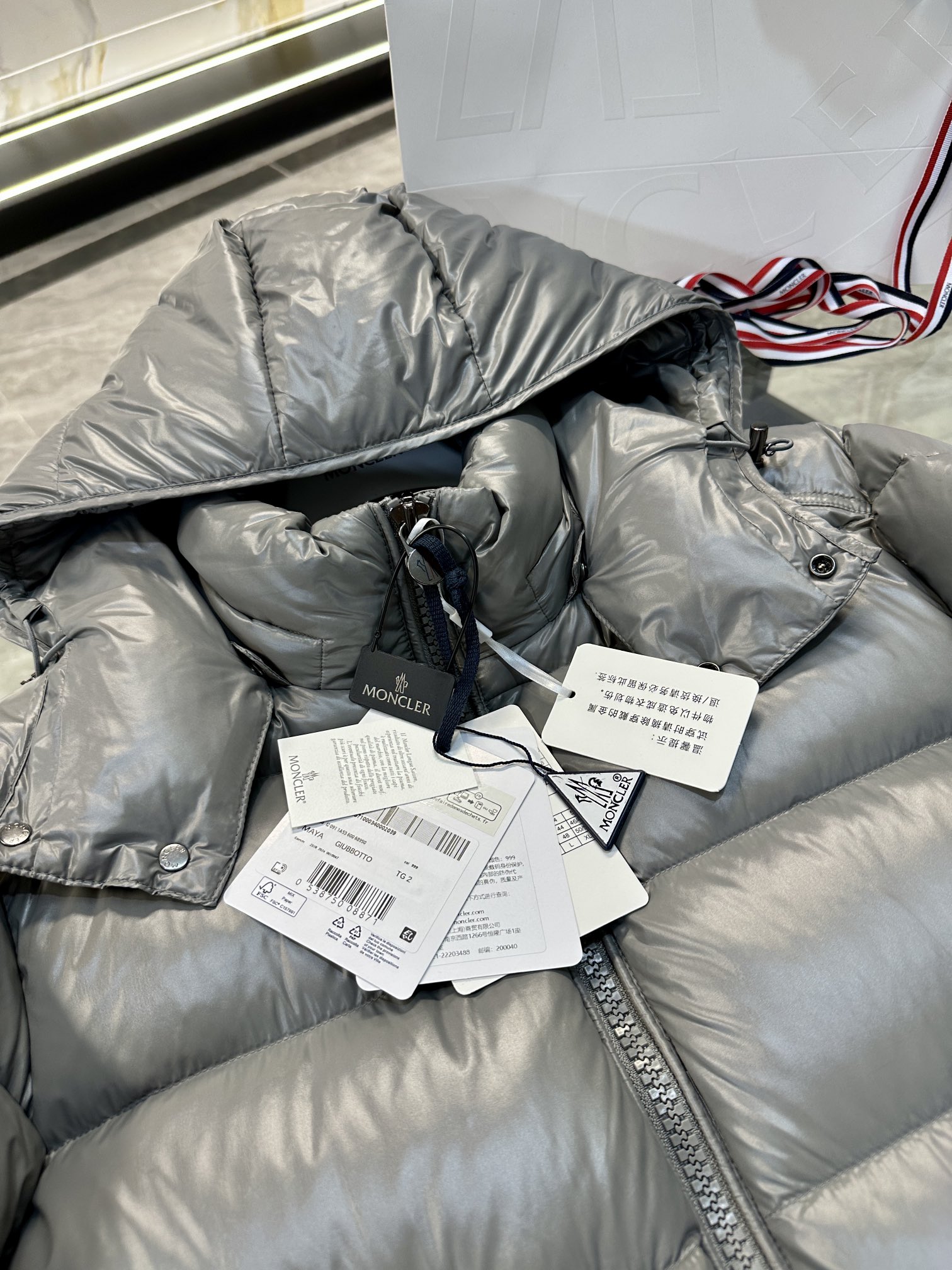 Moncler Basic Clothing Goose Down Gray M-l