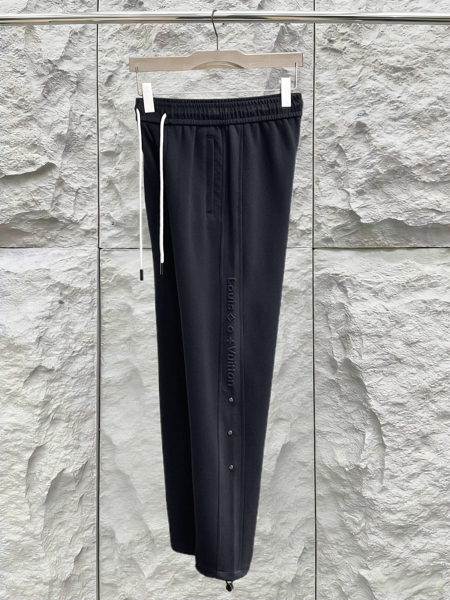 Louis Vuitton Basic Clothing M-l-xl