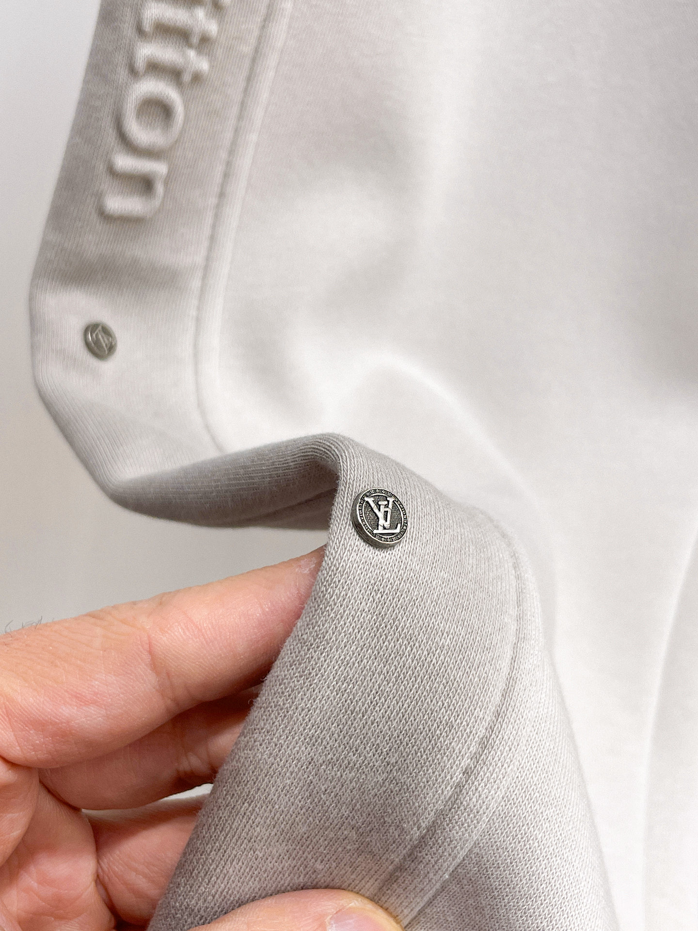 Louis Vuitton Basic Clothing M-l-xl