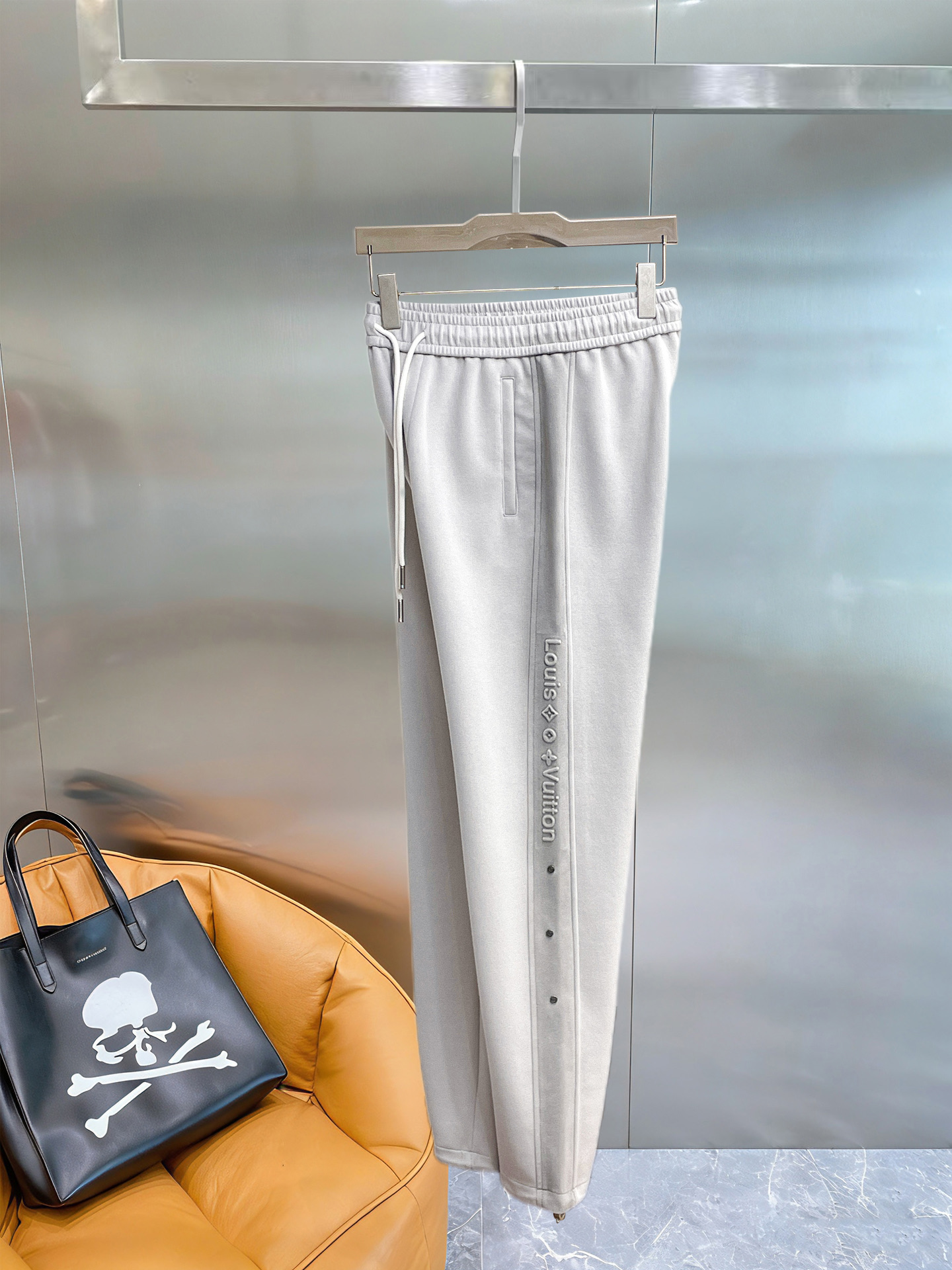 Louis Vuitton Basic Clothing M-l-xl