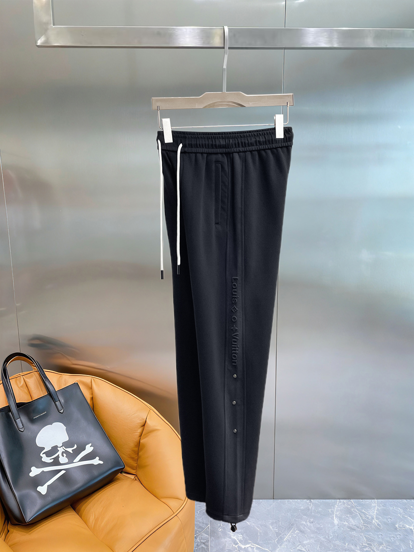 Louis Vuitton Basic Clothing M-l-xl