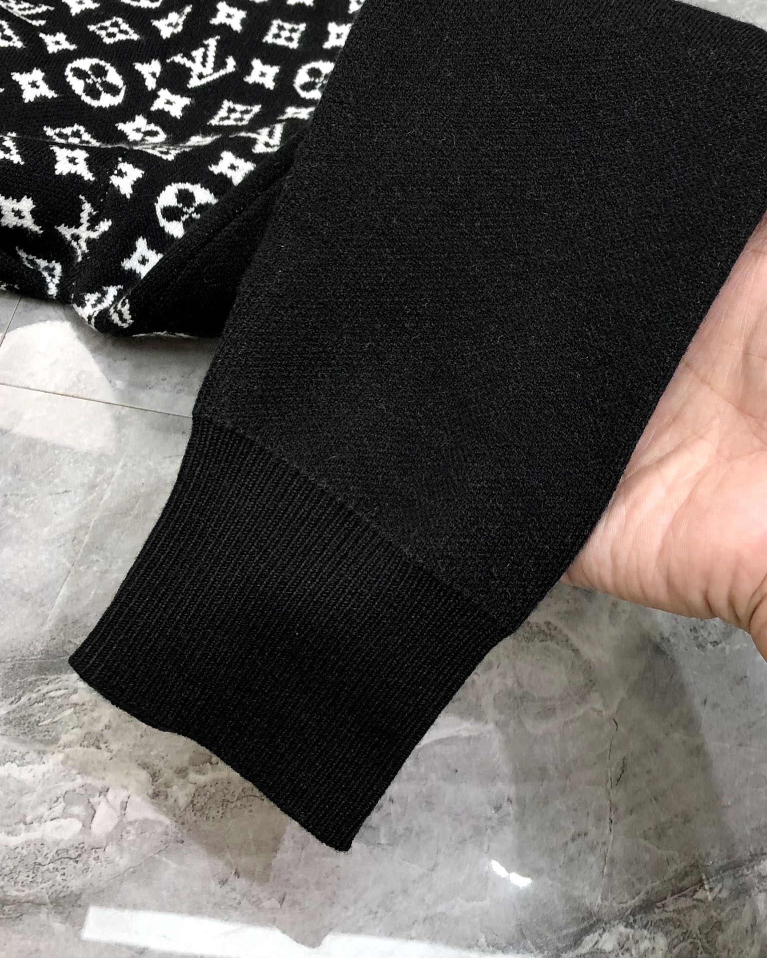 Louis Vuitton Male Basic Clothing Wool Black M-l-xl