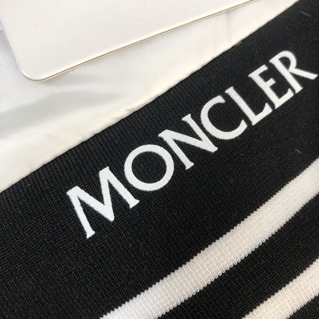 Moncler Jacket Wool Black Hooded M-l-xl