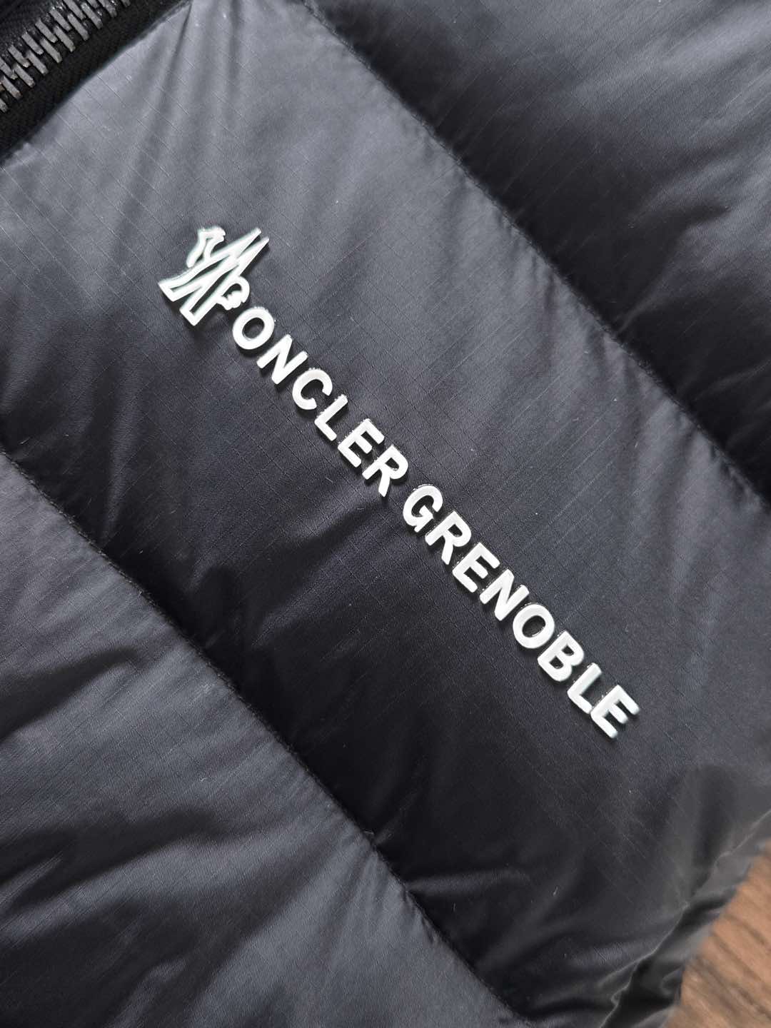 Moncler Down Vest White Duck Down Black M-l