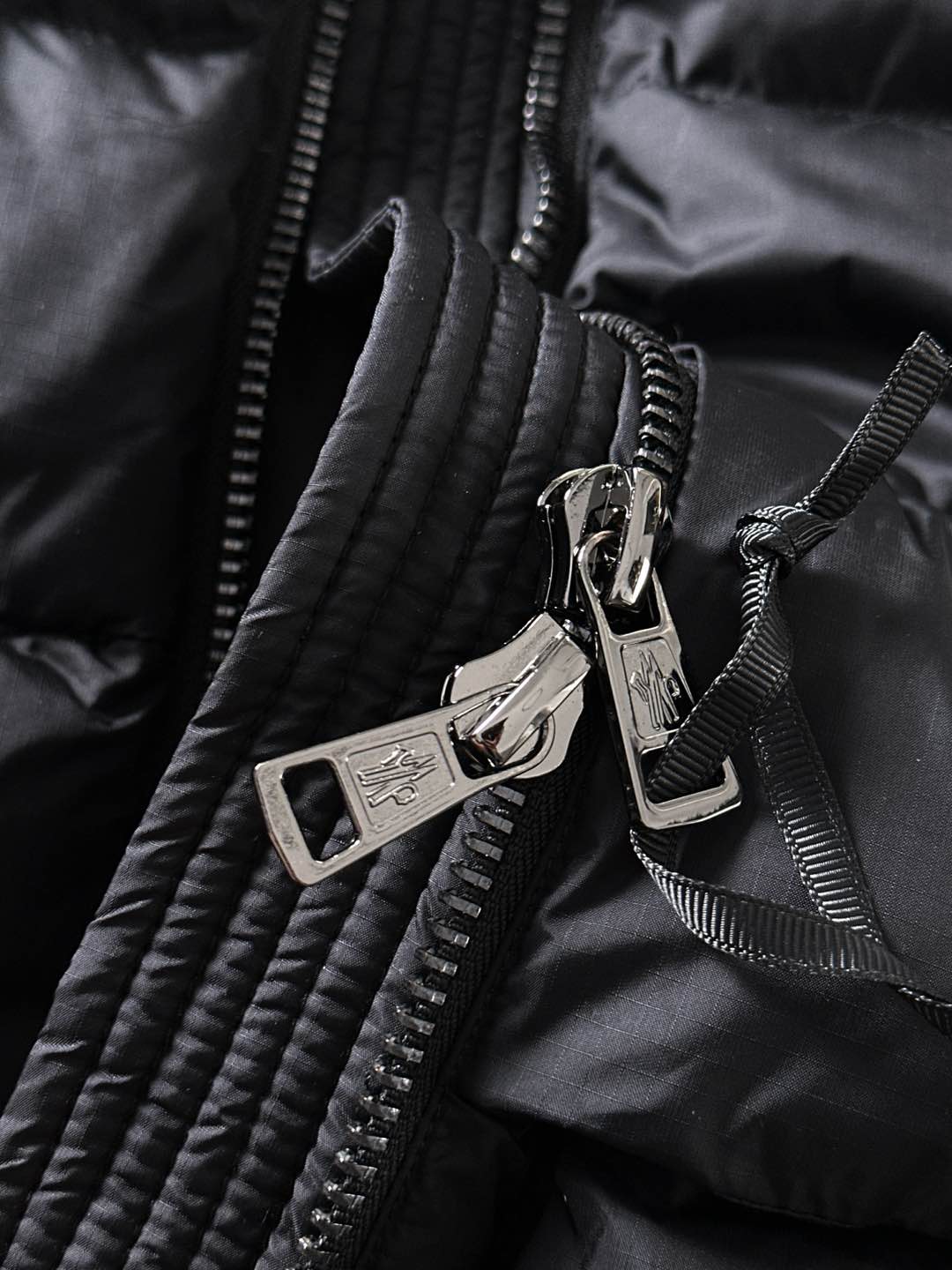 Moncler Down Vest White Duck Down Black M-l