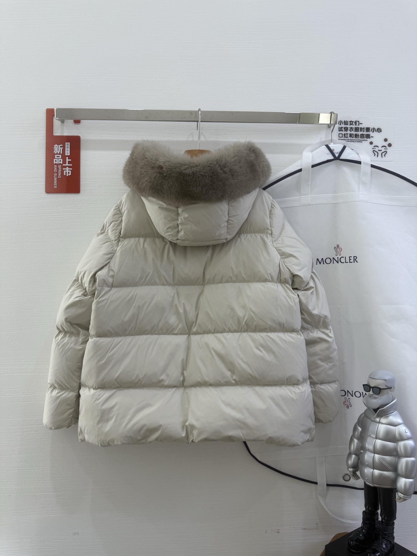 Moncler Female Down Jacket White Duck Down Black Hooded M-l