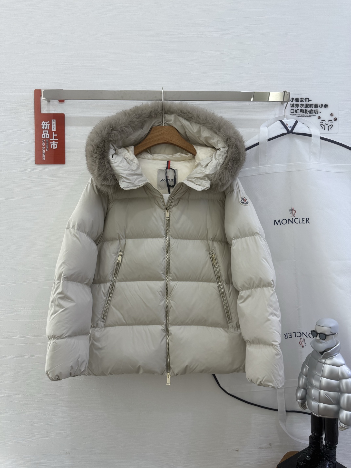 Moncler Female Down Jacket White Duck Down Black Hooded M-l