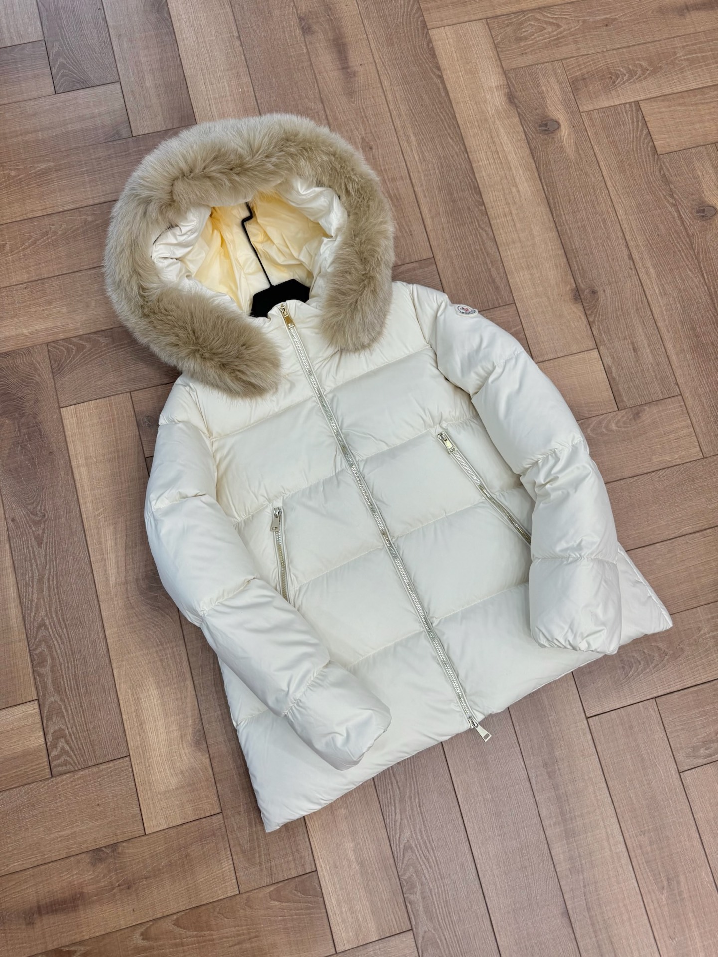 Moncler Down Jacket White M-l