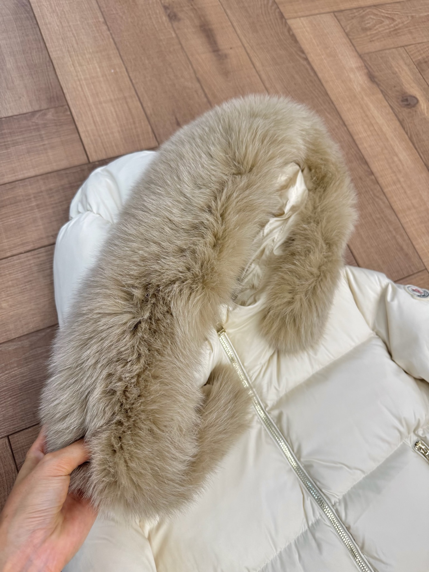 Moncler Down Jacket White M-l