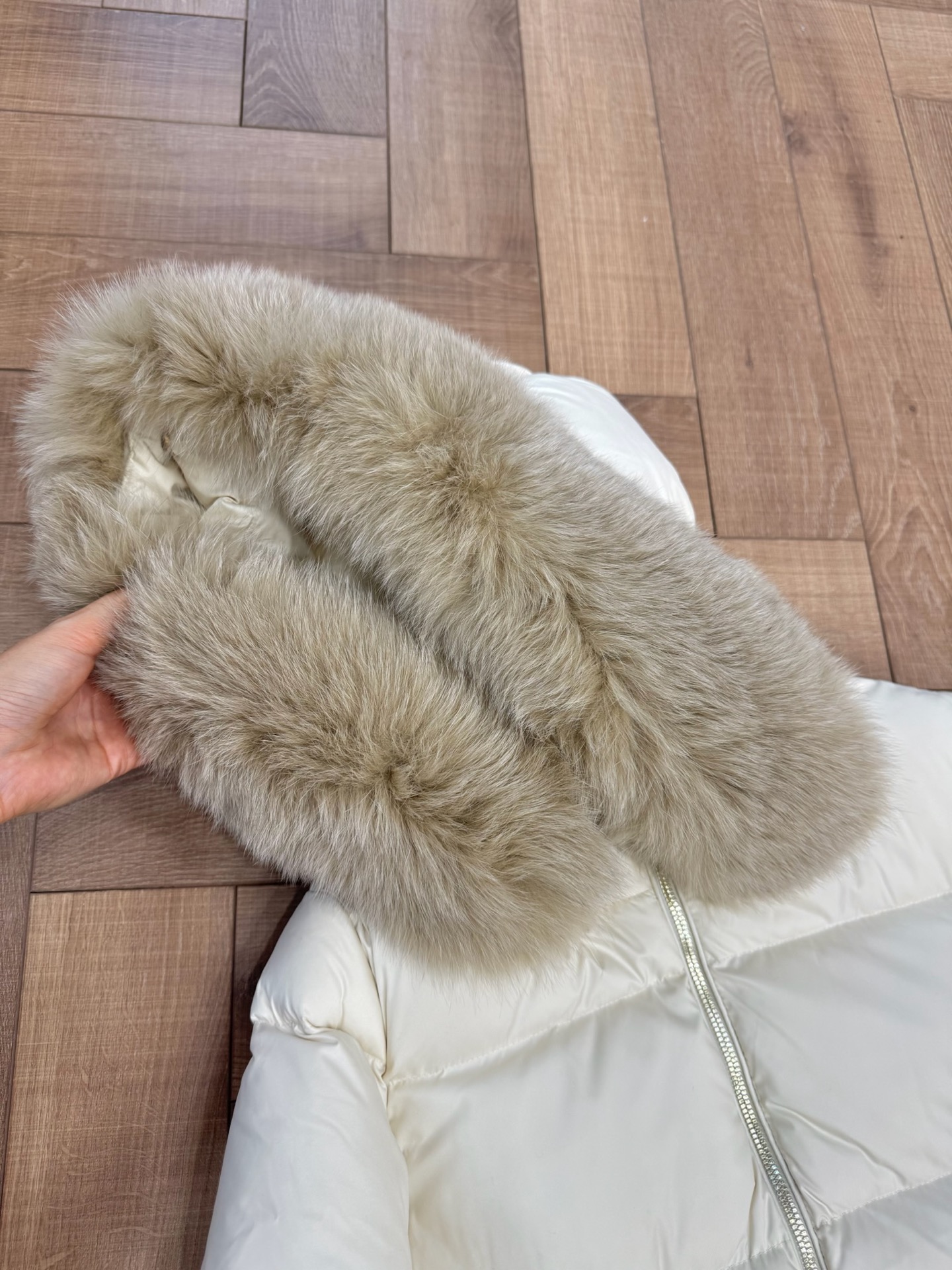 Moncler Down Jacket White M-l