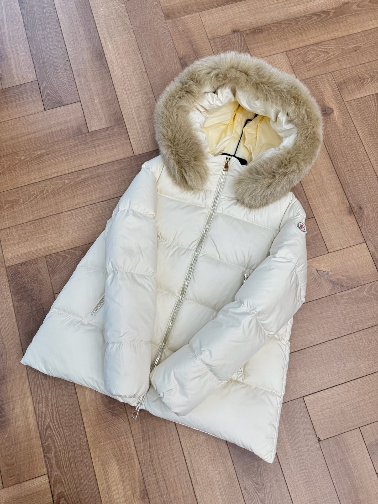 Moncler Down Jacket White M-l