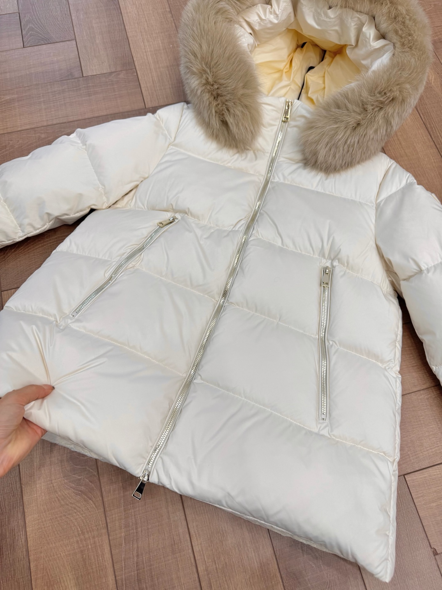 Moncler Down Jacket White M-l