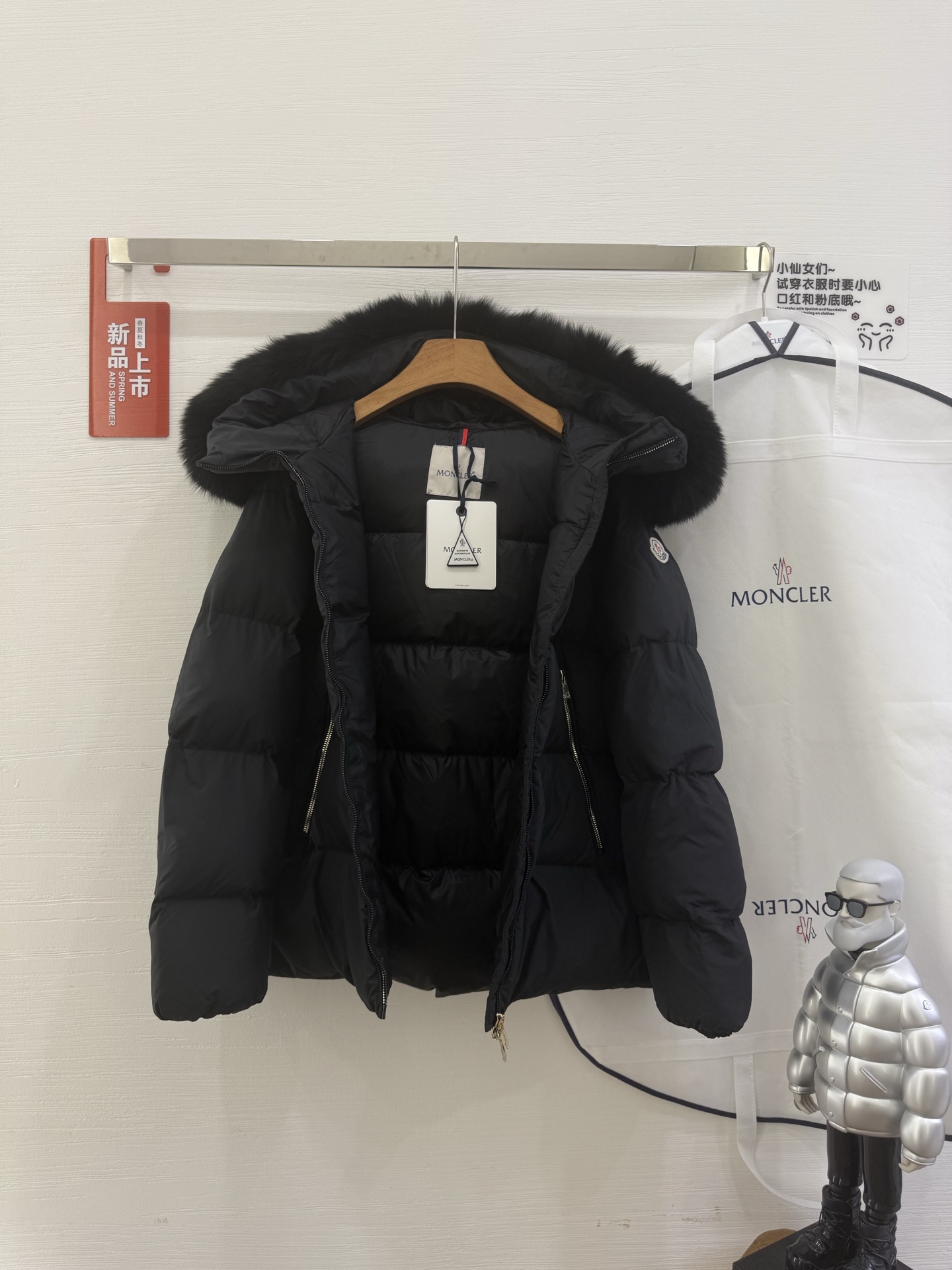 Moncler Female Down Jacket White Duck Down Black Hooded M-l