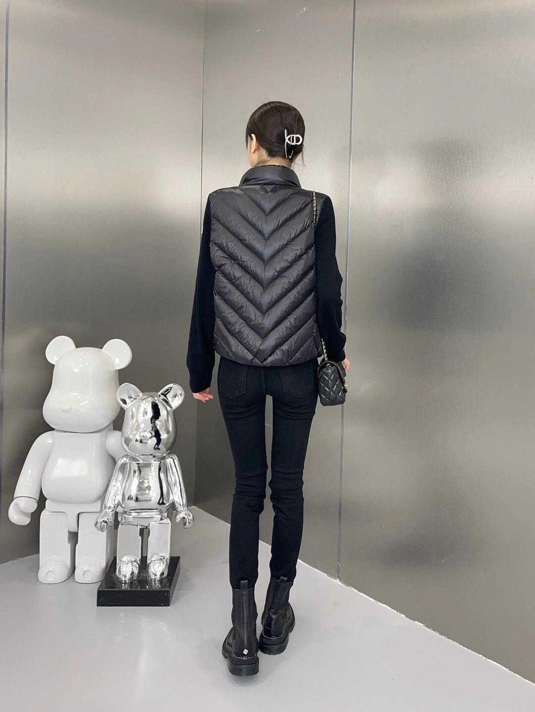 Moncler Female Down Jacket Wool White S-m-l
