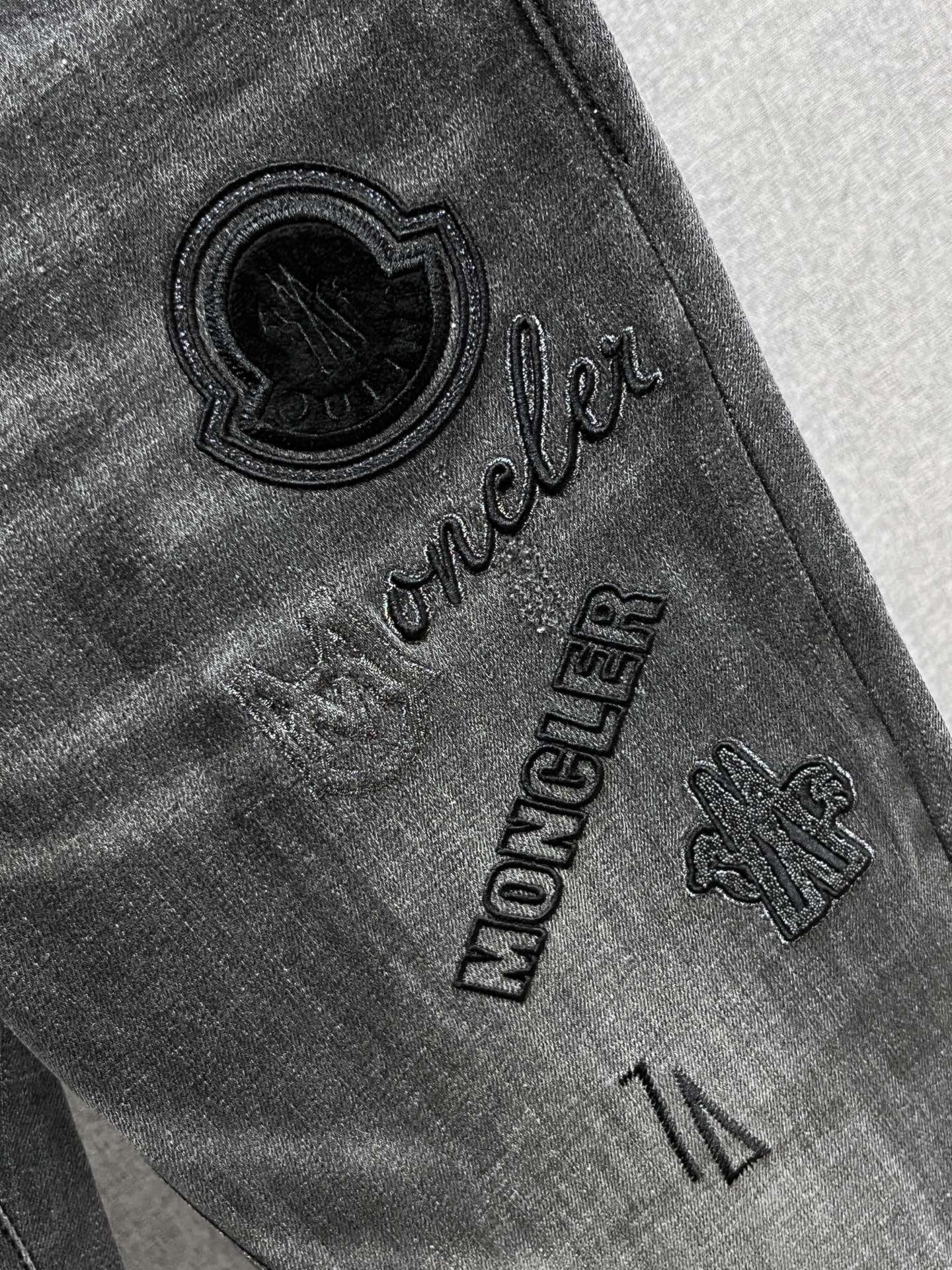 Moncler Jeans M-l