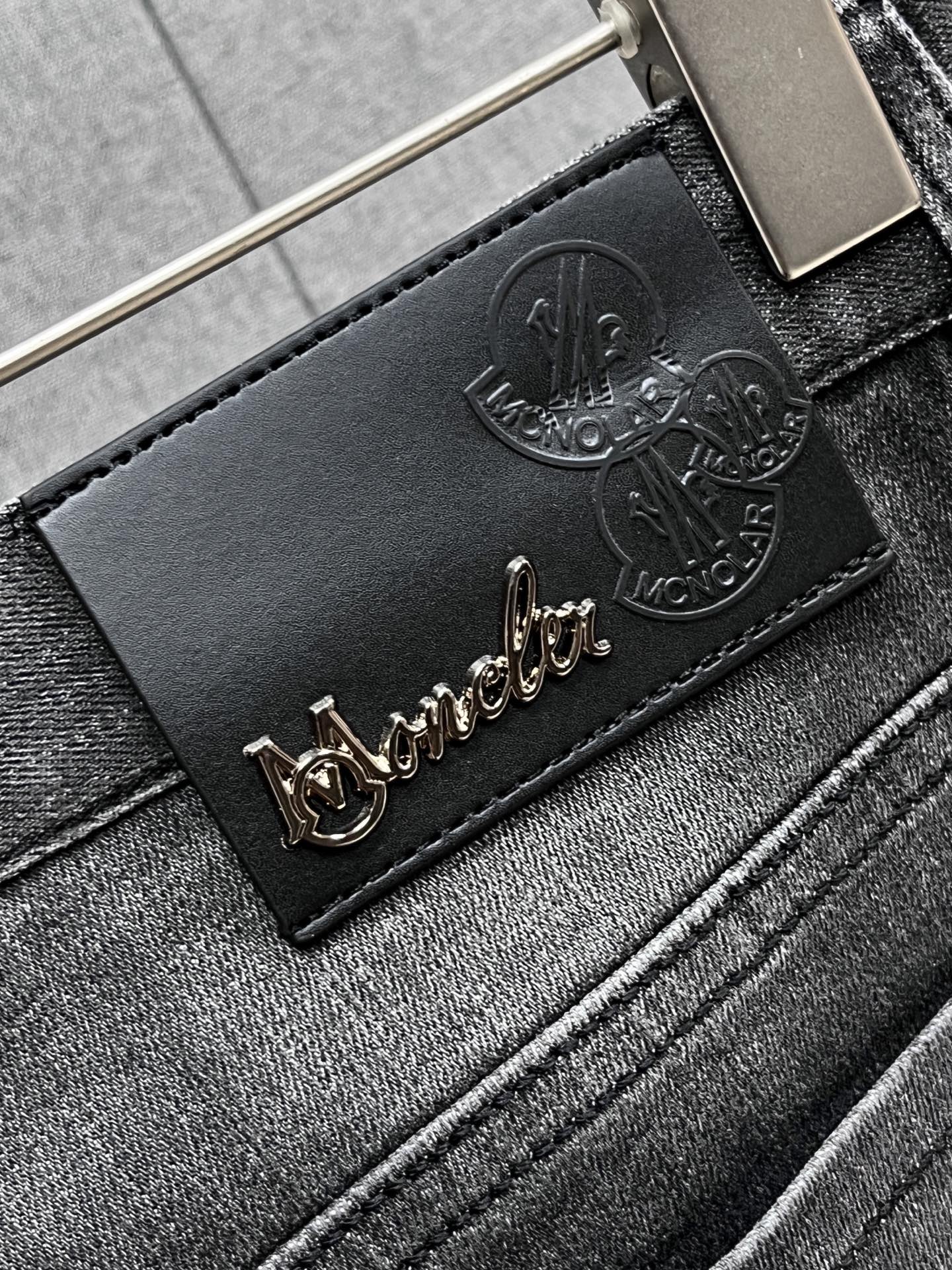 Moncler Jeans M-l