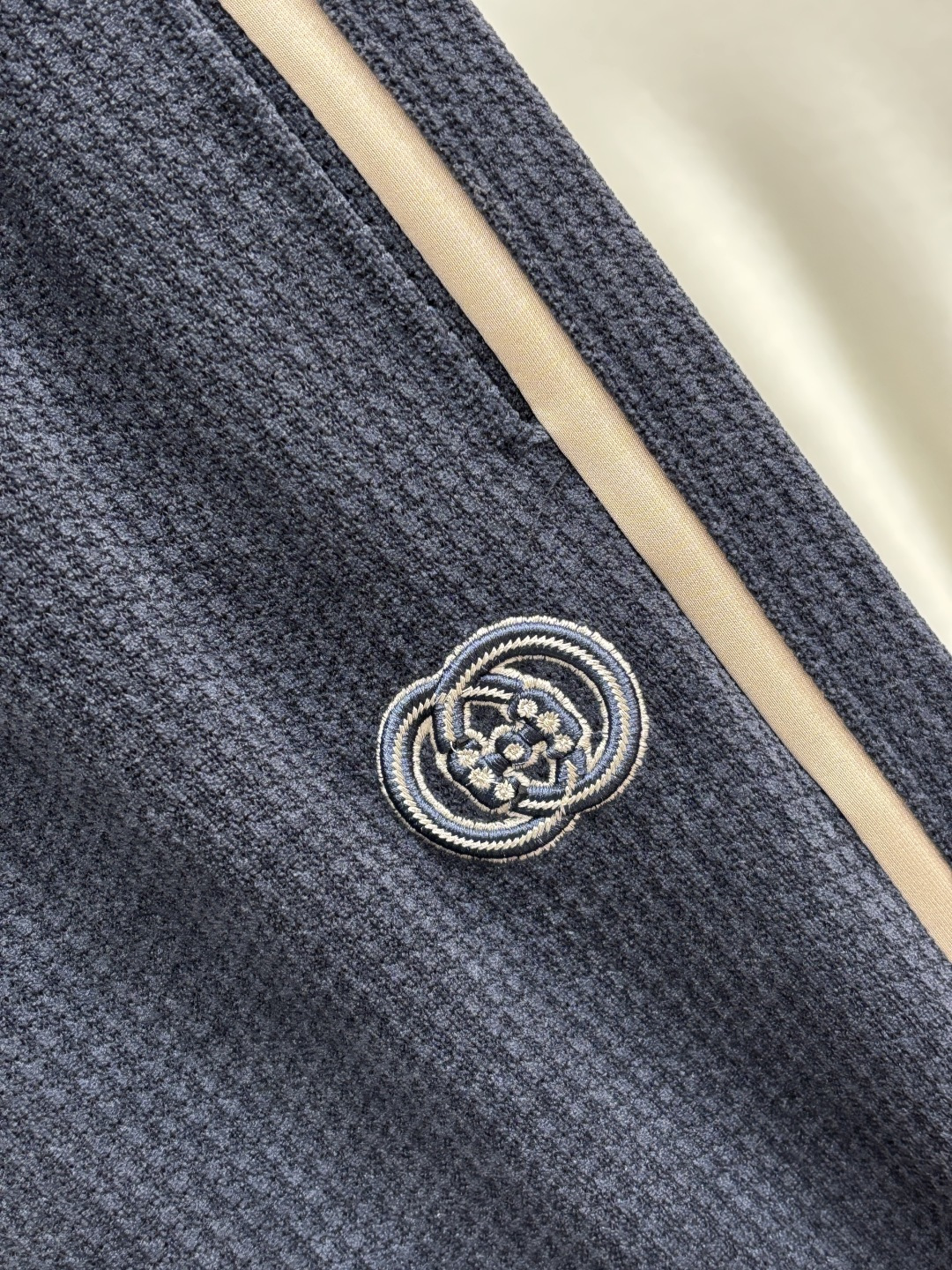 Gucci Basic Clothing S-l