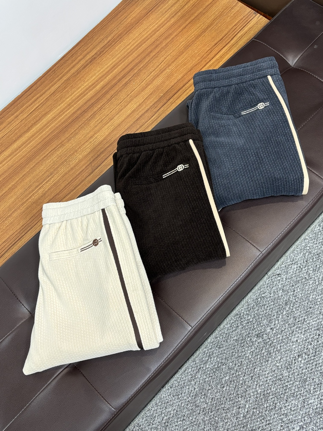 Gucci Basic Clothing S-l